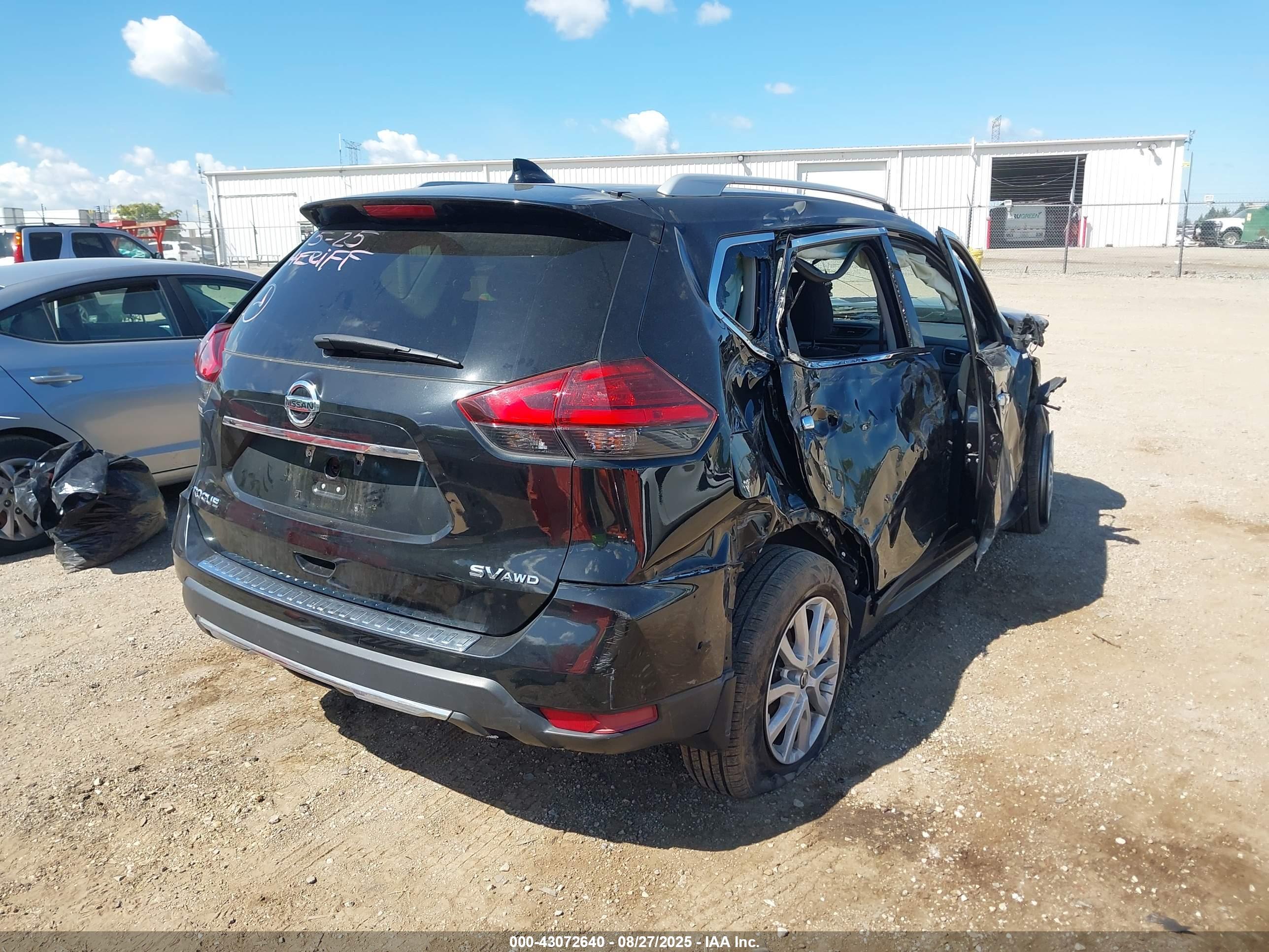 NISSAN ROGUE image 4