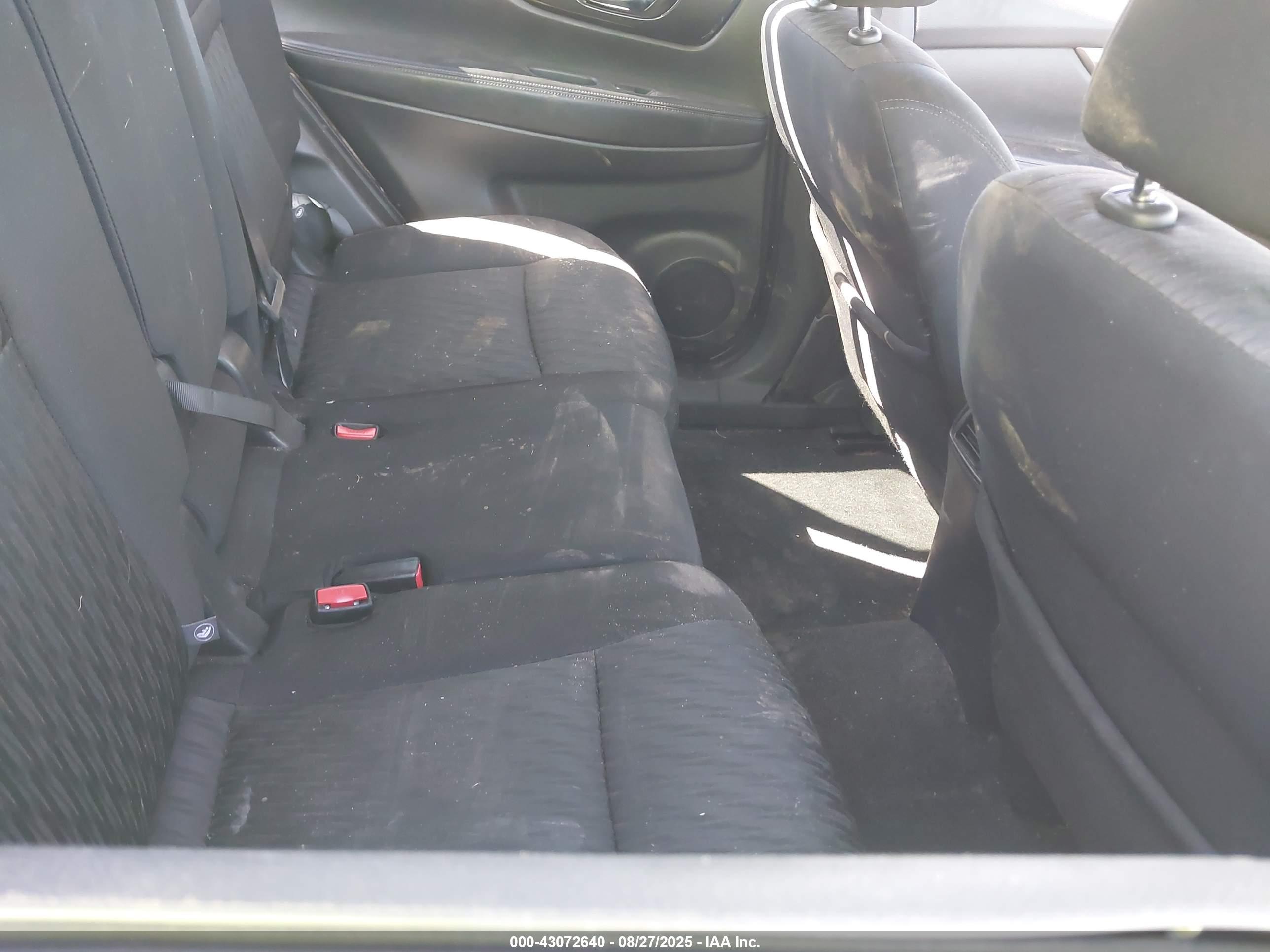 NISSAN ROGUE image 8