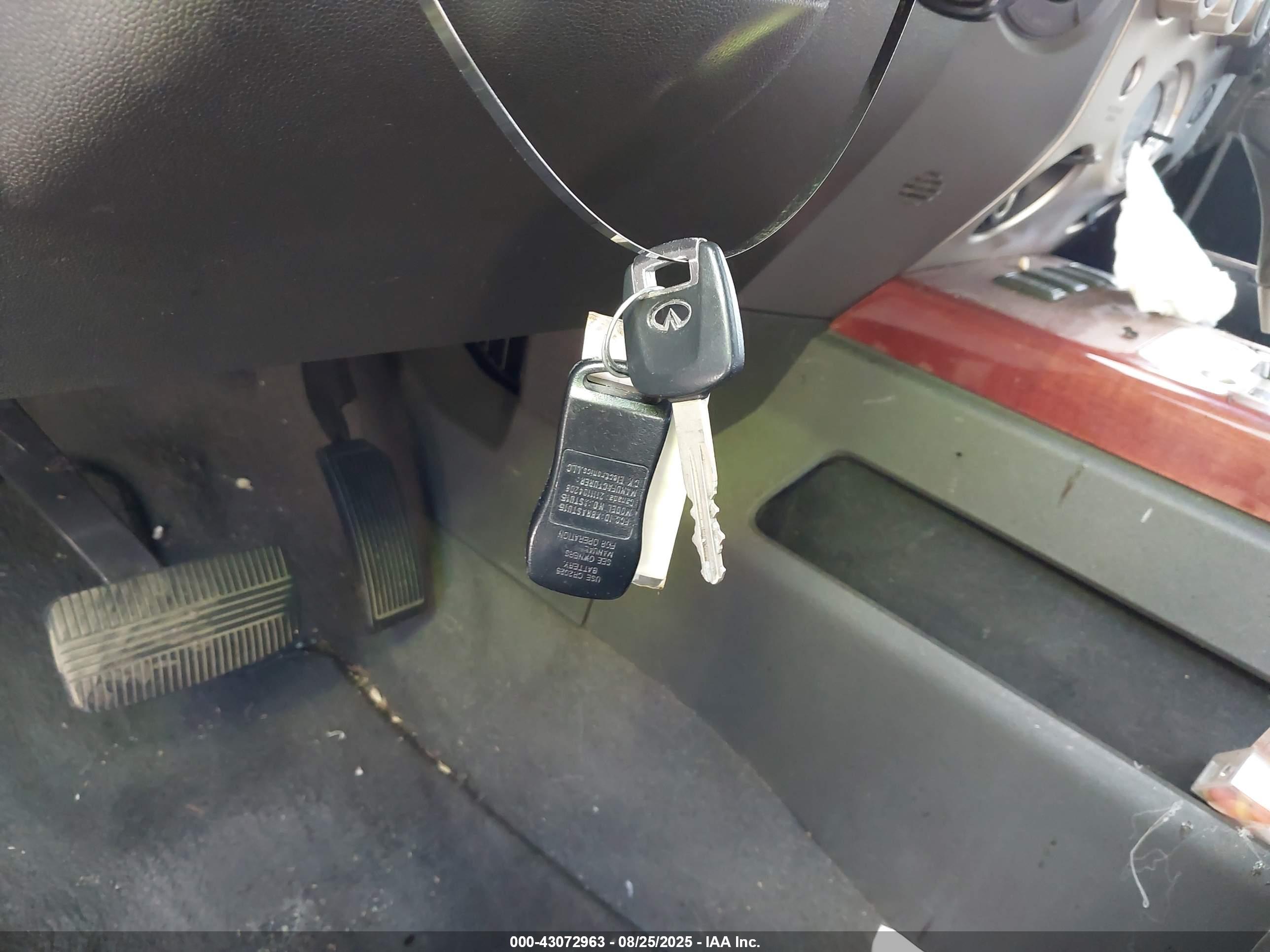 INFINITI QX56 image 11