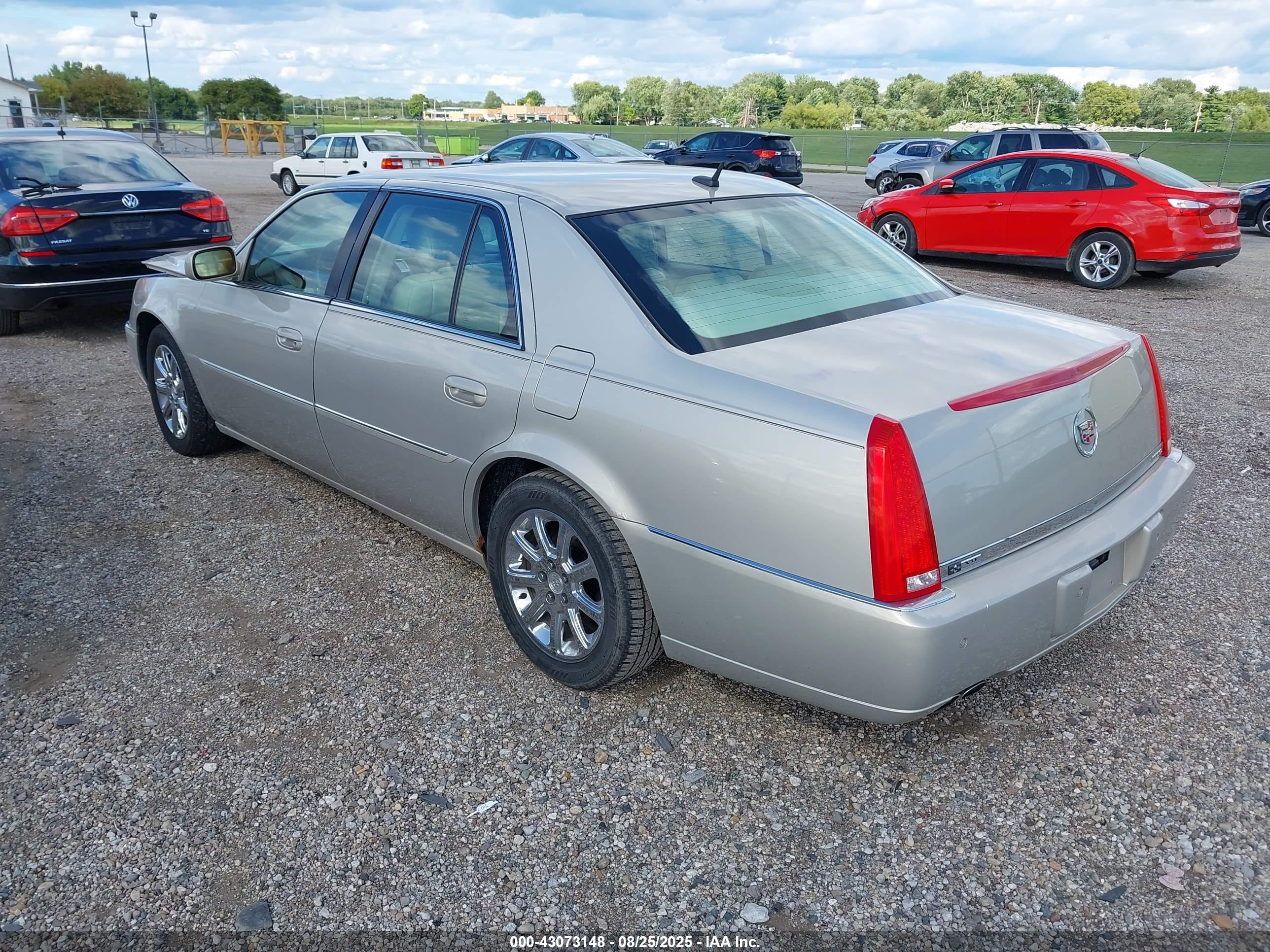 CADILLAC DTS image 3
