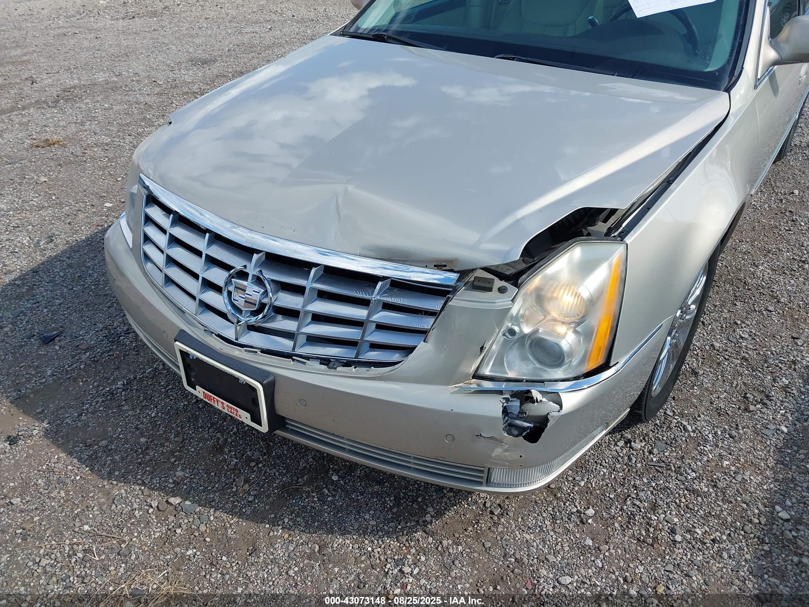 CADILLAC DTS image 6