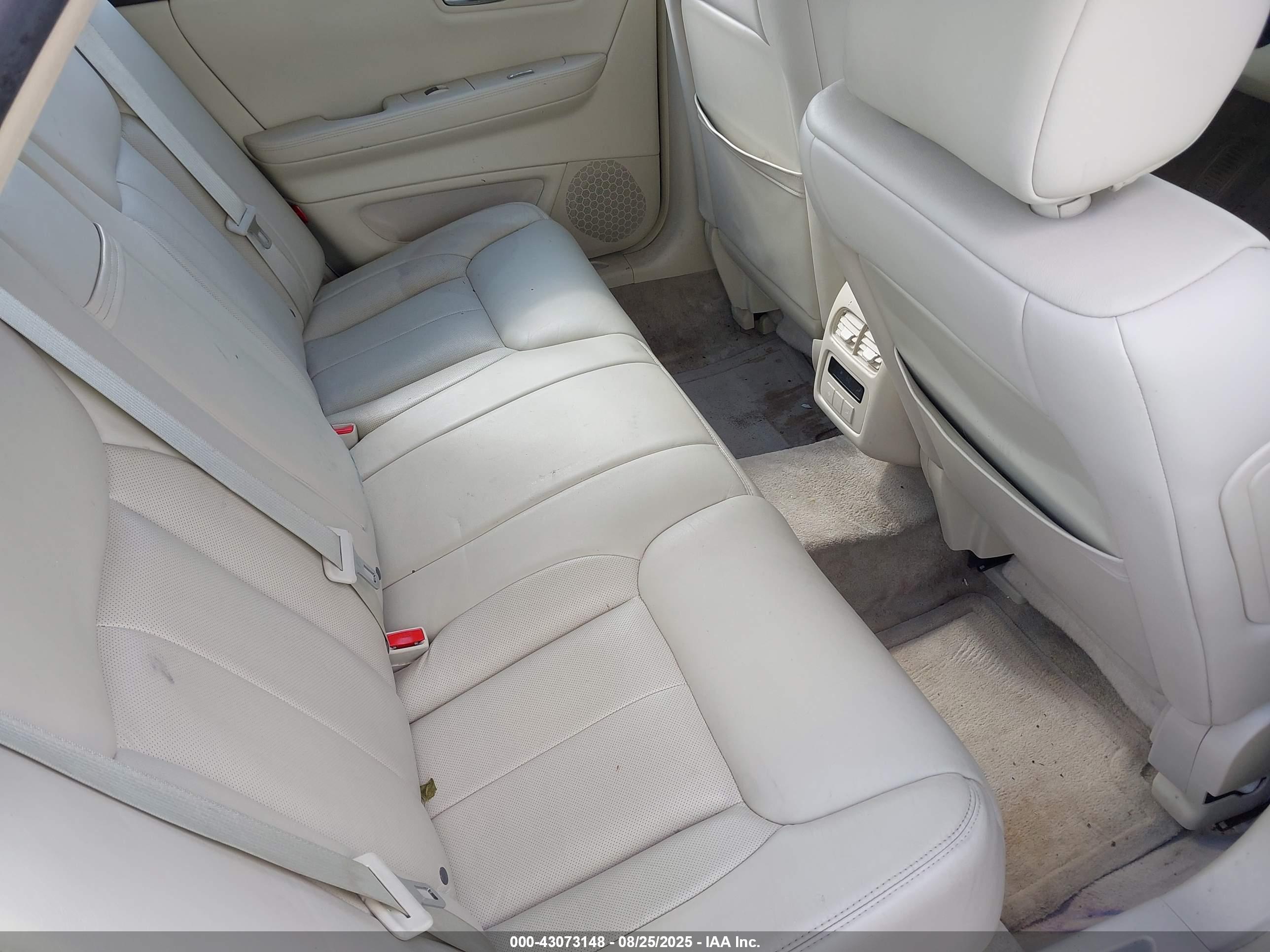 CADILLAC DTS image 8