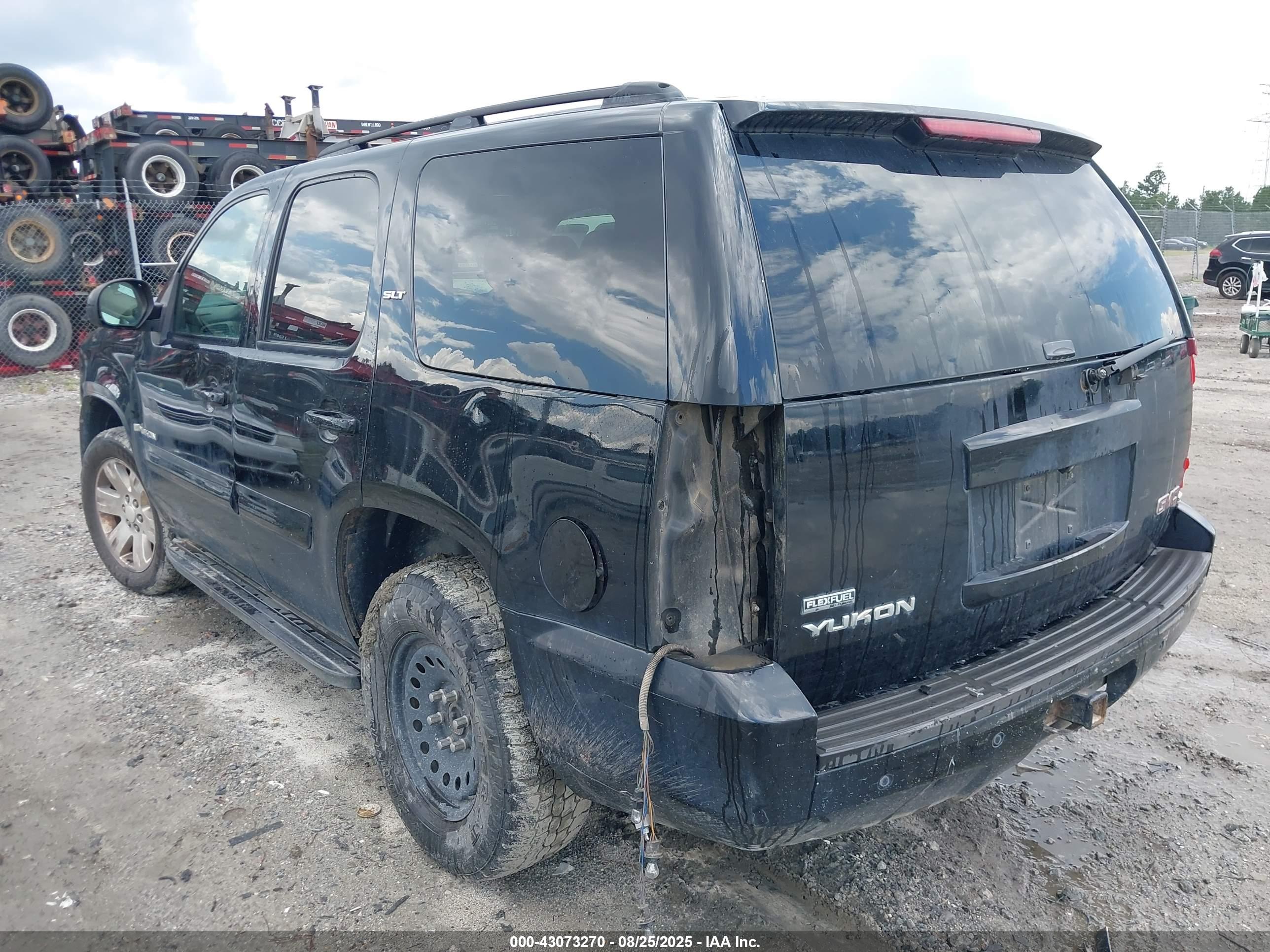 GMC YUKON image 3