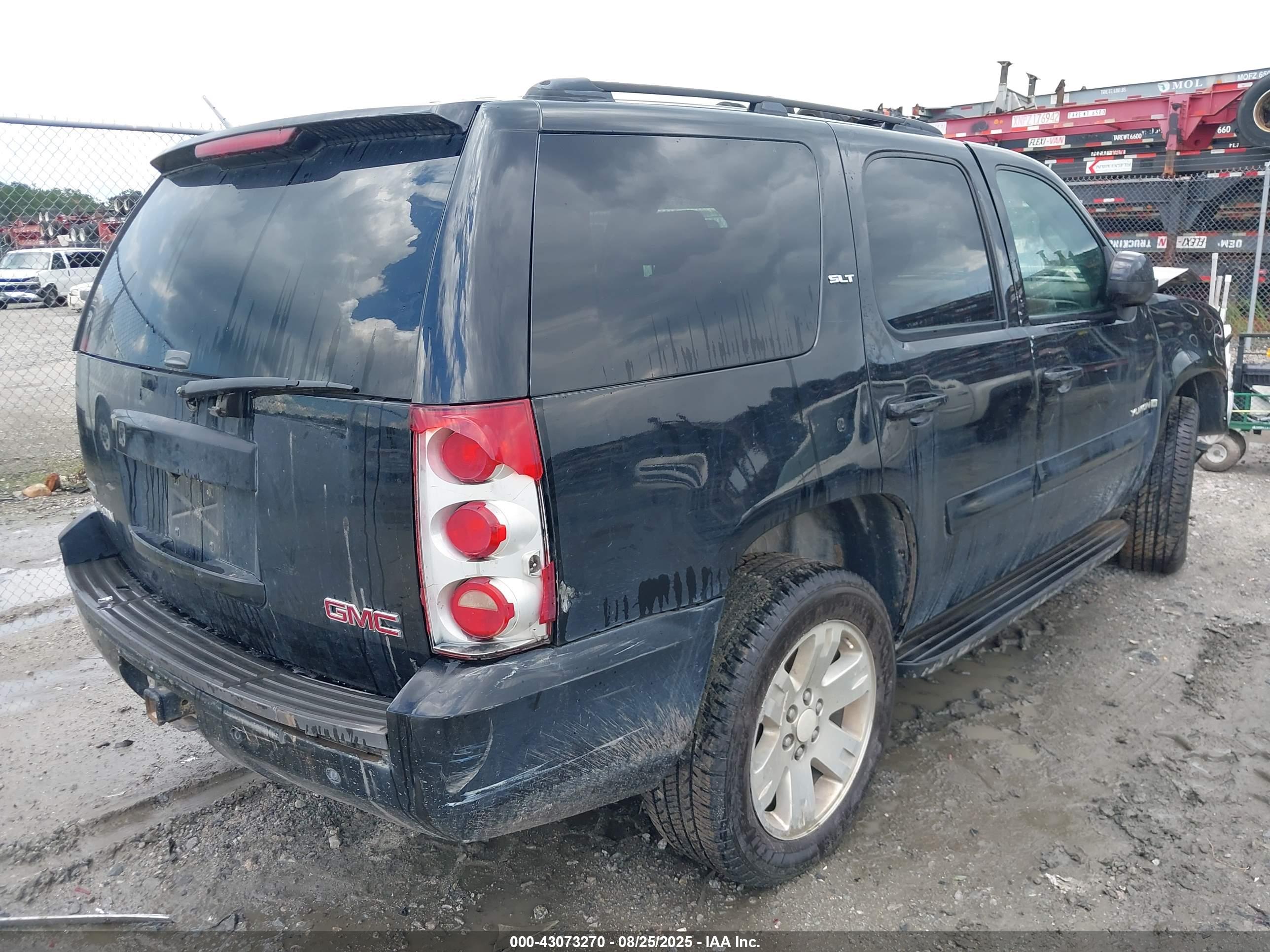 GMC YUKON image 4