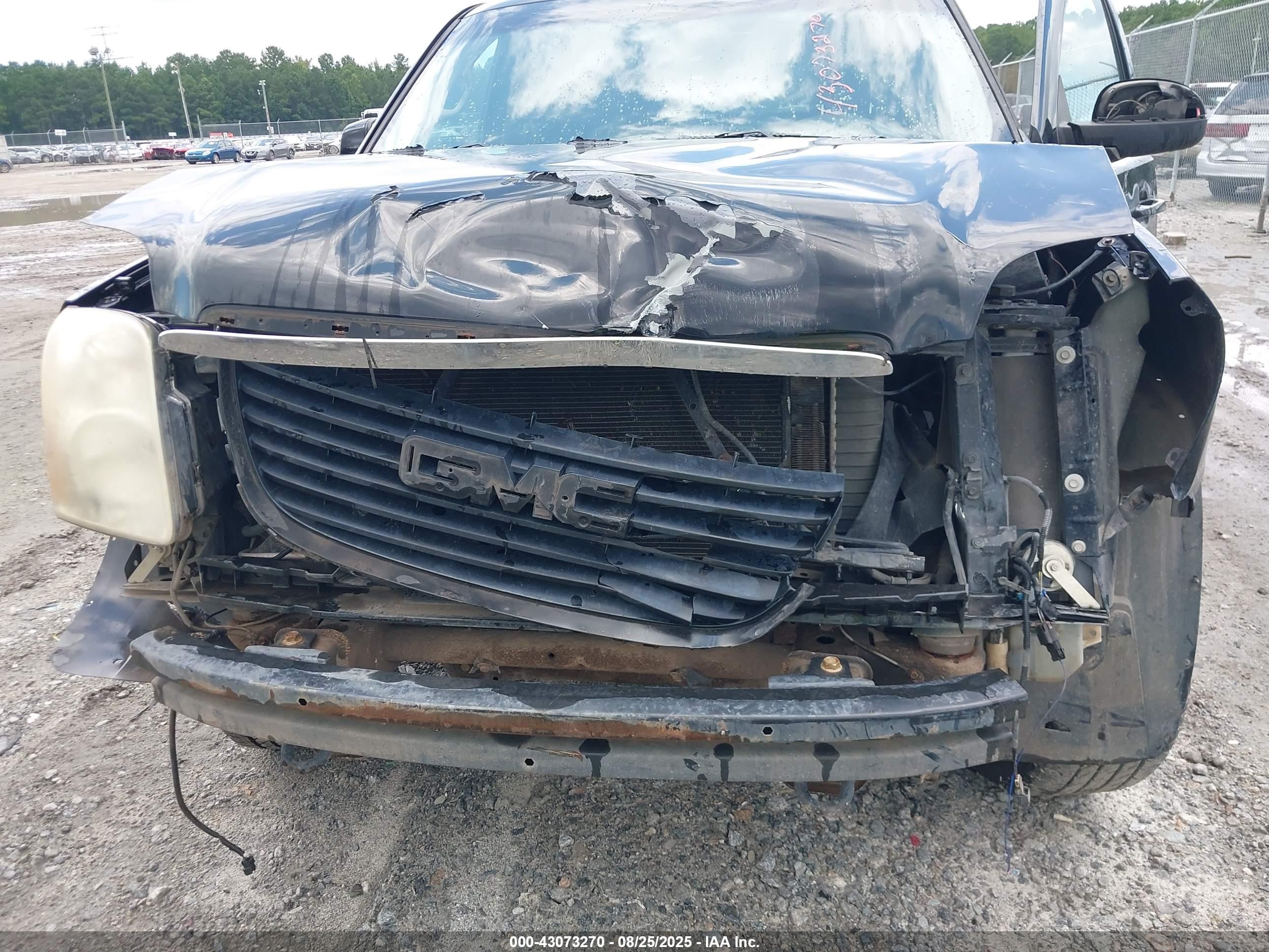 GMC YUKON image 6