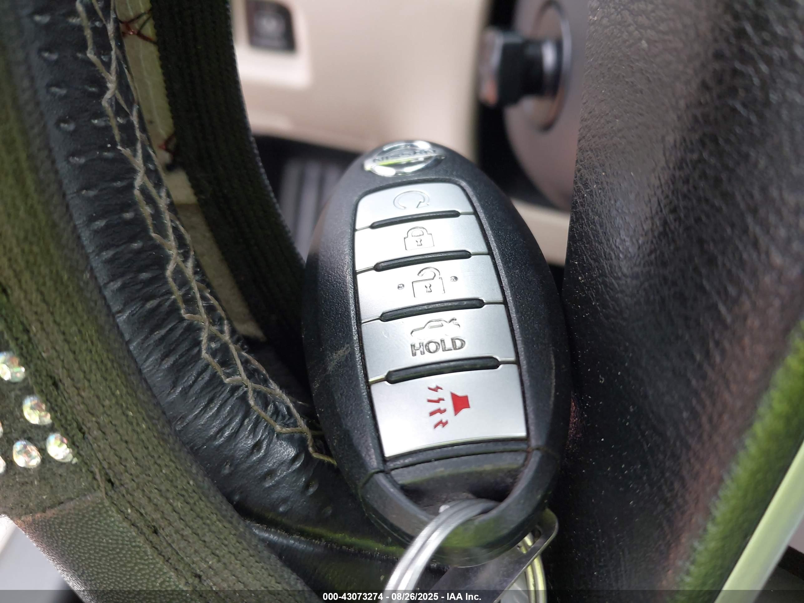 NISSAN MAXIMA image 11