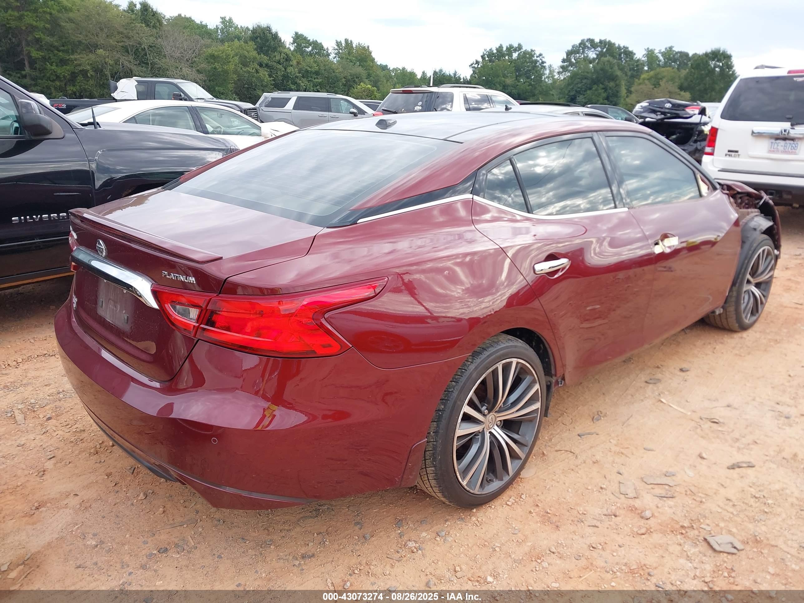 NISSAN MAXIMA image 4