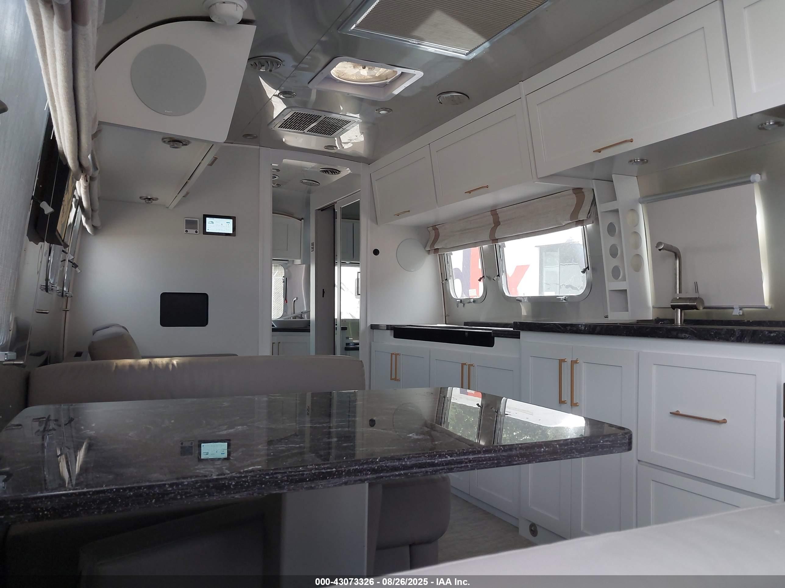 AIRSTREAM CLASSIC image 5