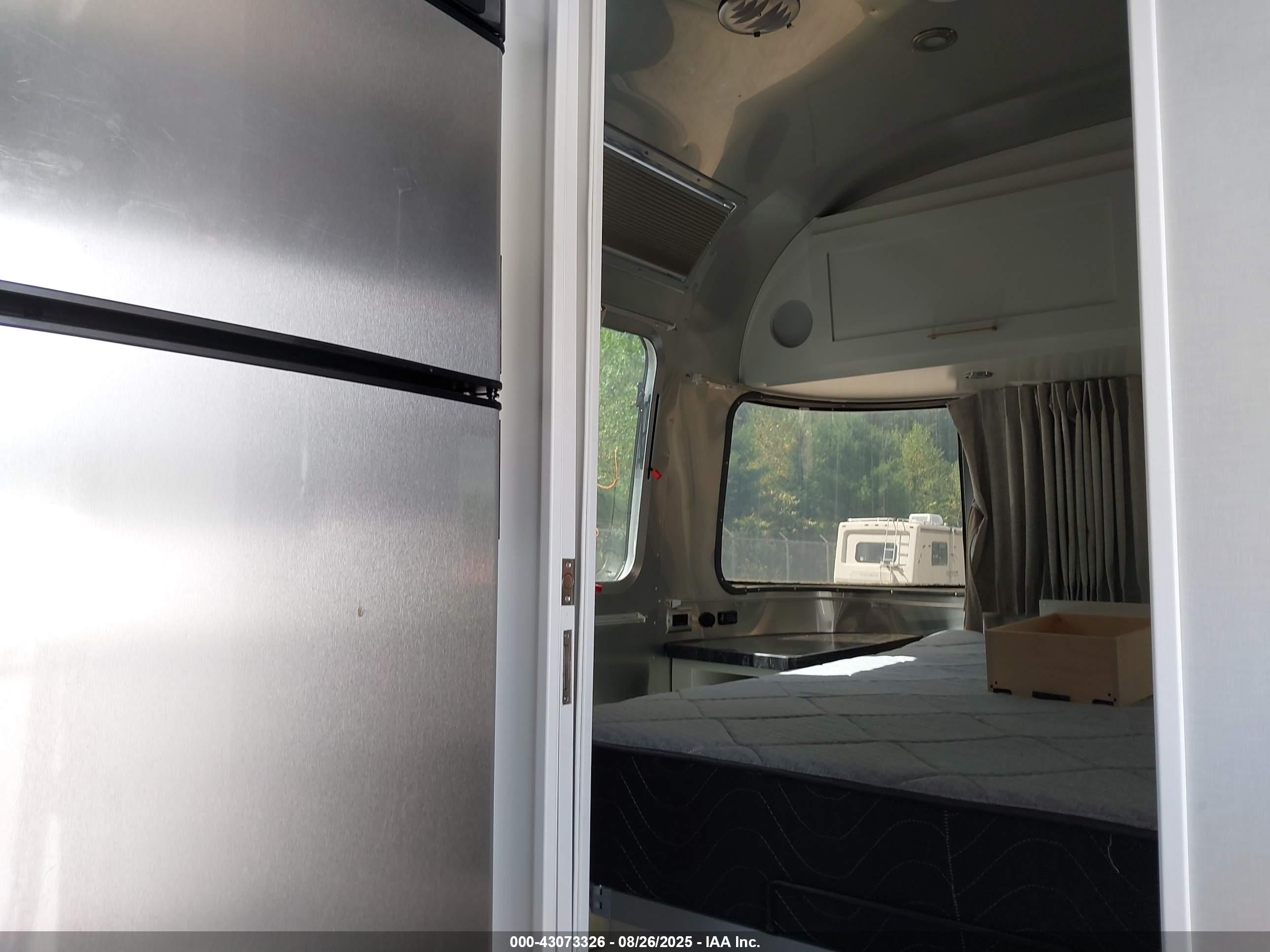 AIRSTREAM CLASSIC image 8
