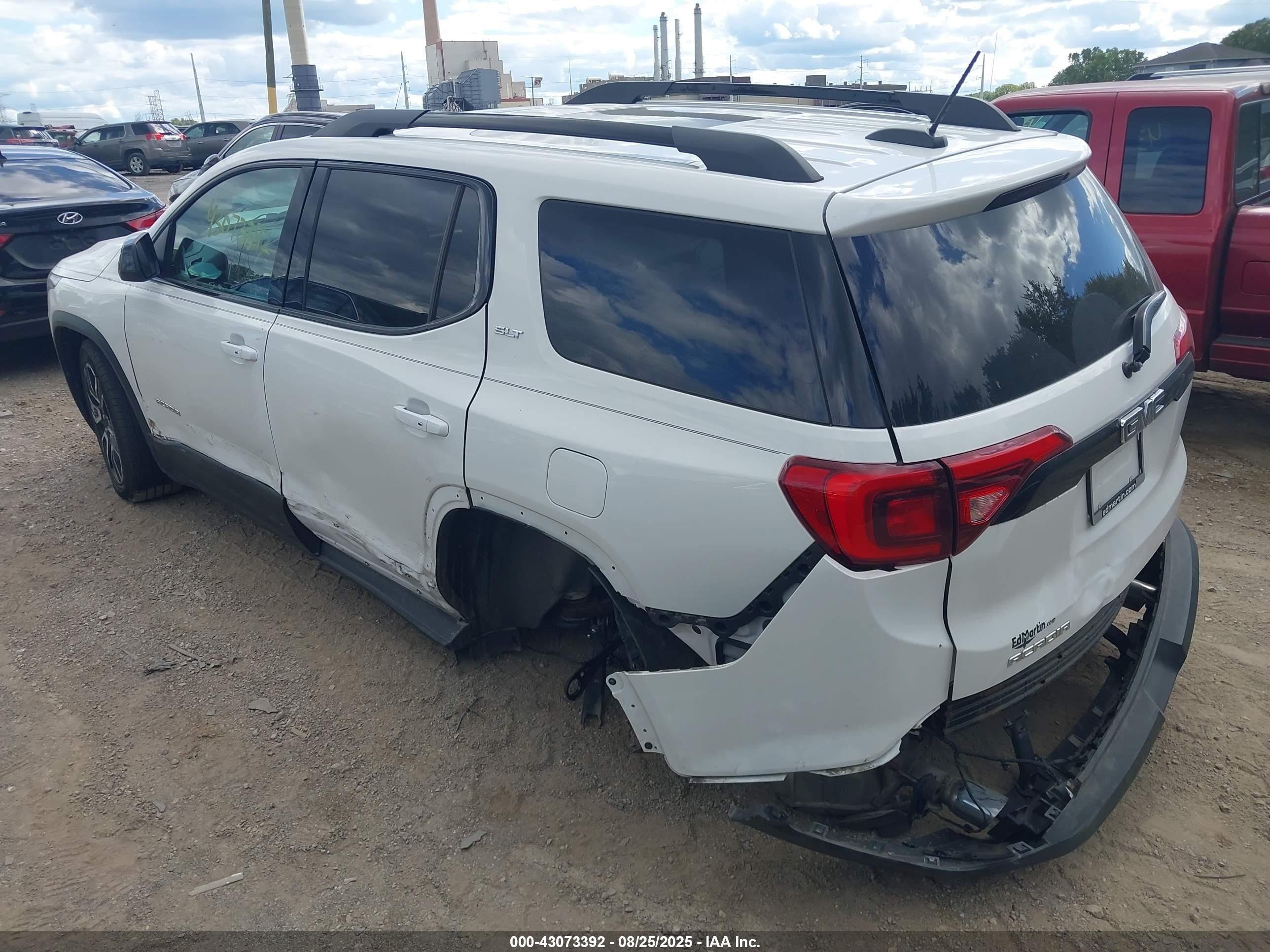 GMC ACADIA image 3