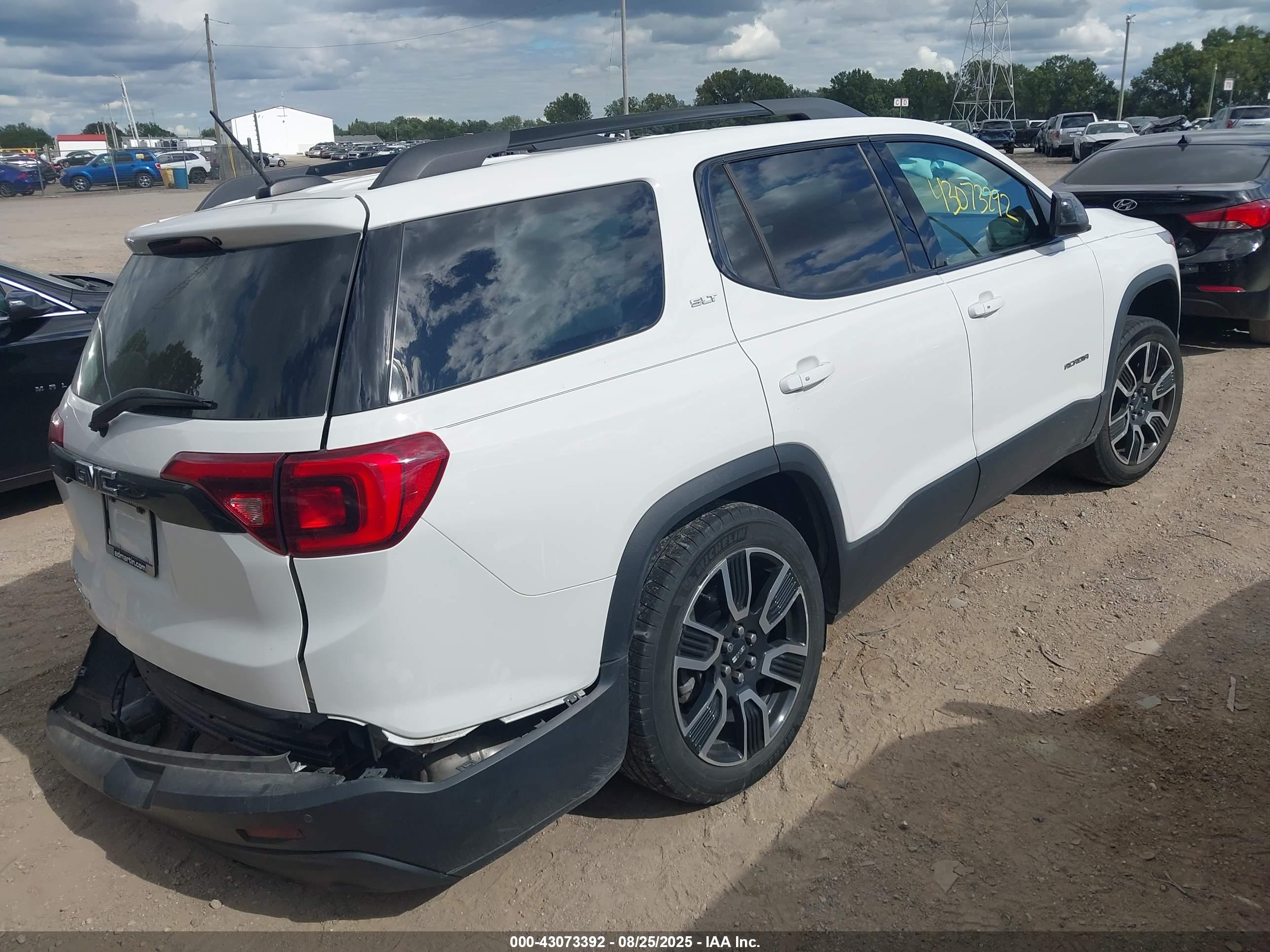 GMC ACADIA image 4