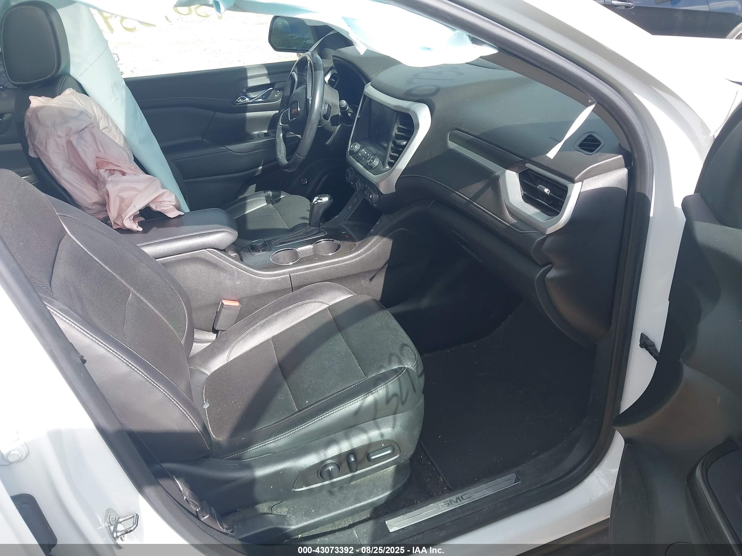 GMC ACADIA image 5