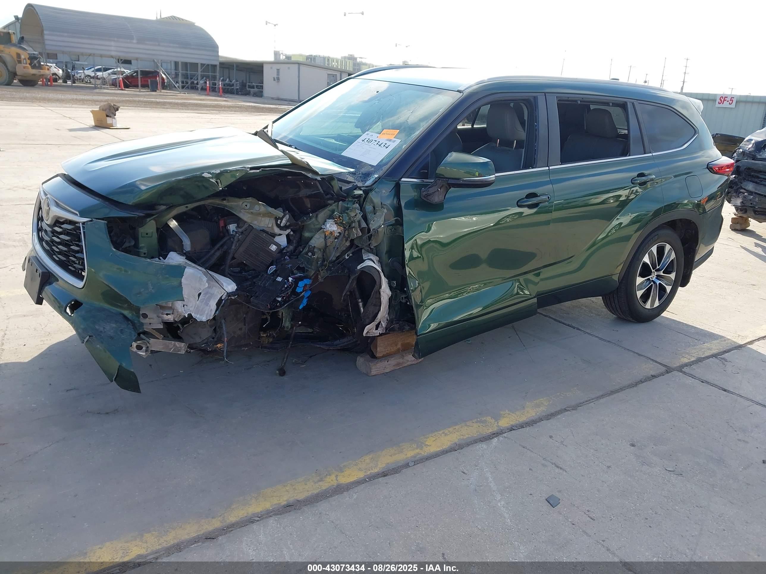 TOYOTA HIGHLANDER image 2
