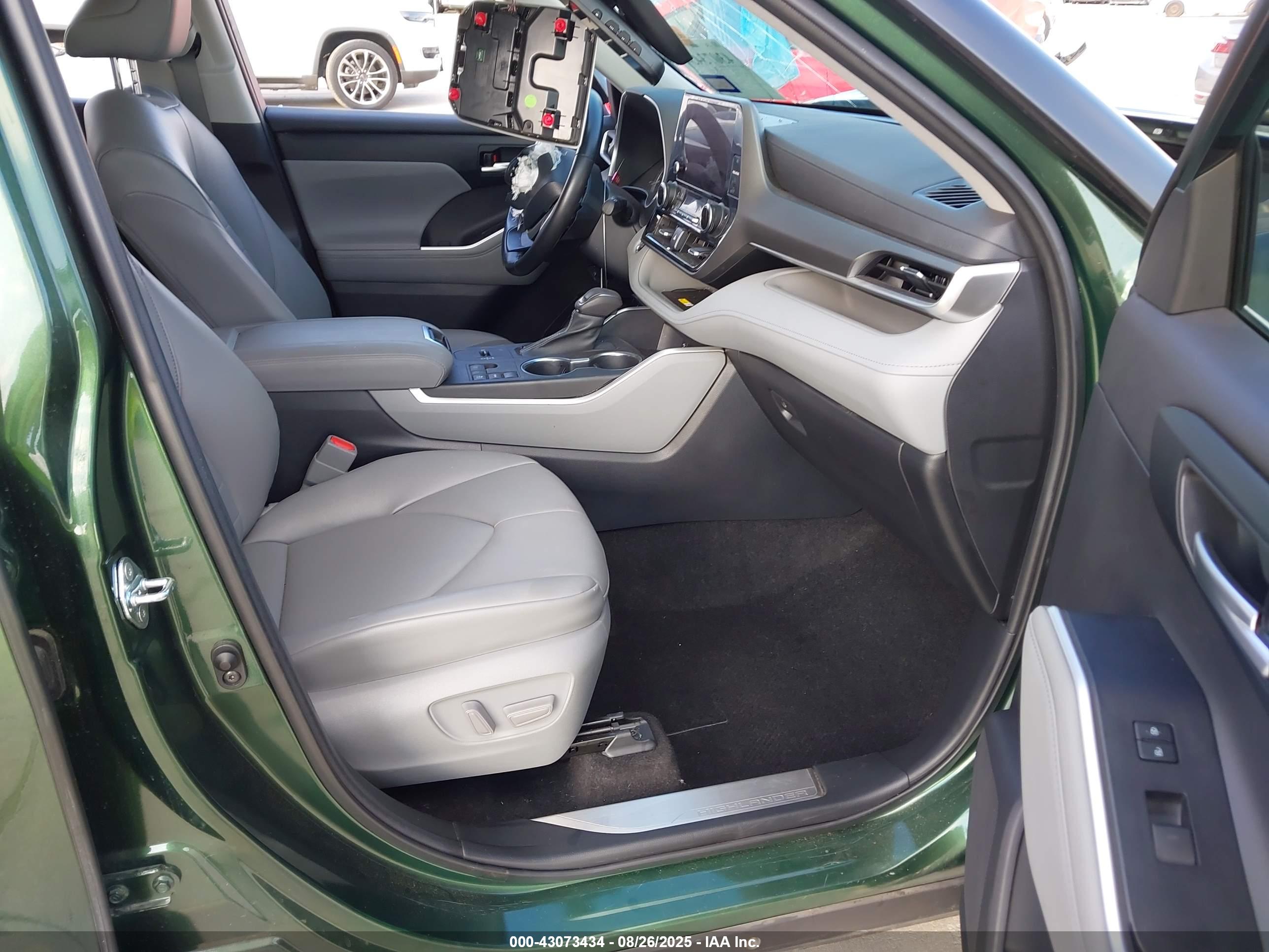 TOYOTA HIGHLANDER image 5