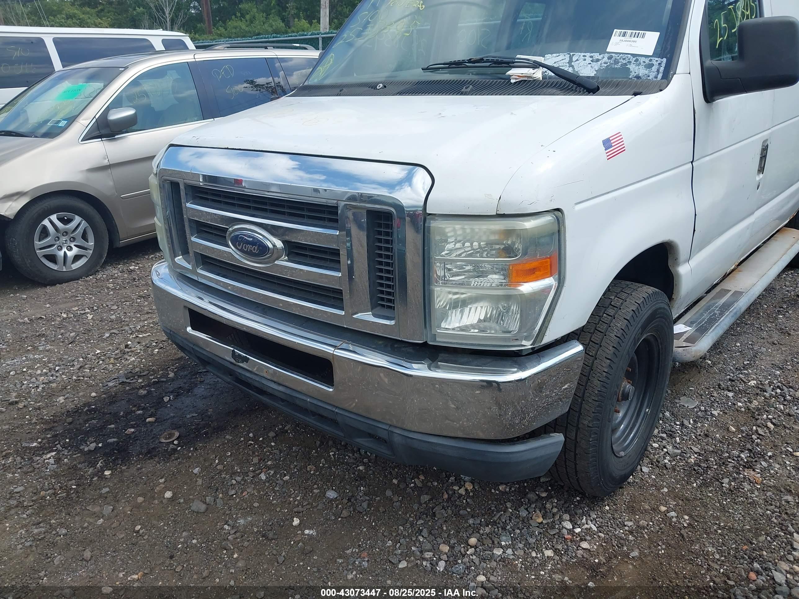 FORD E-250 image 6