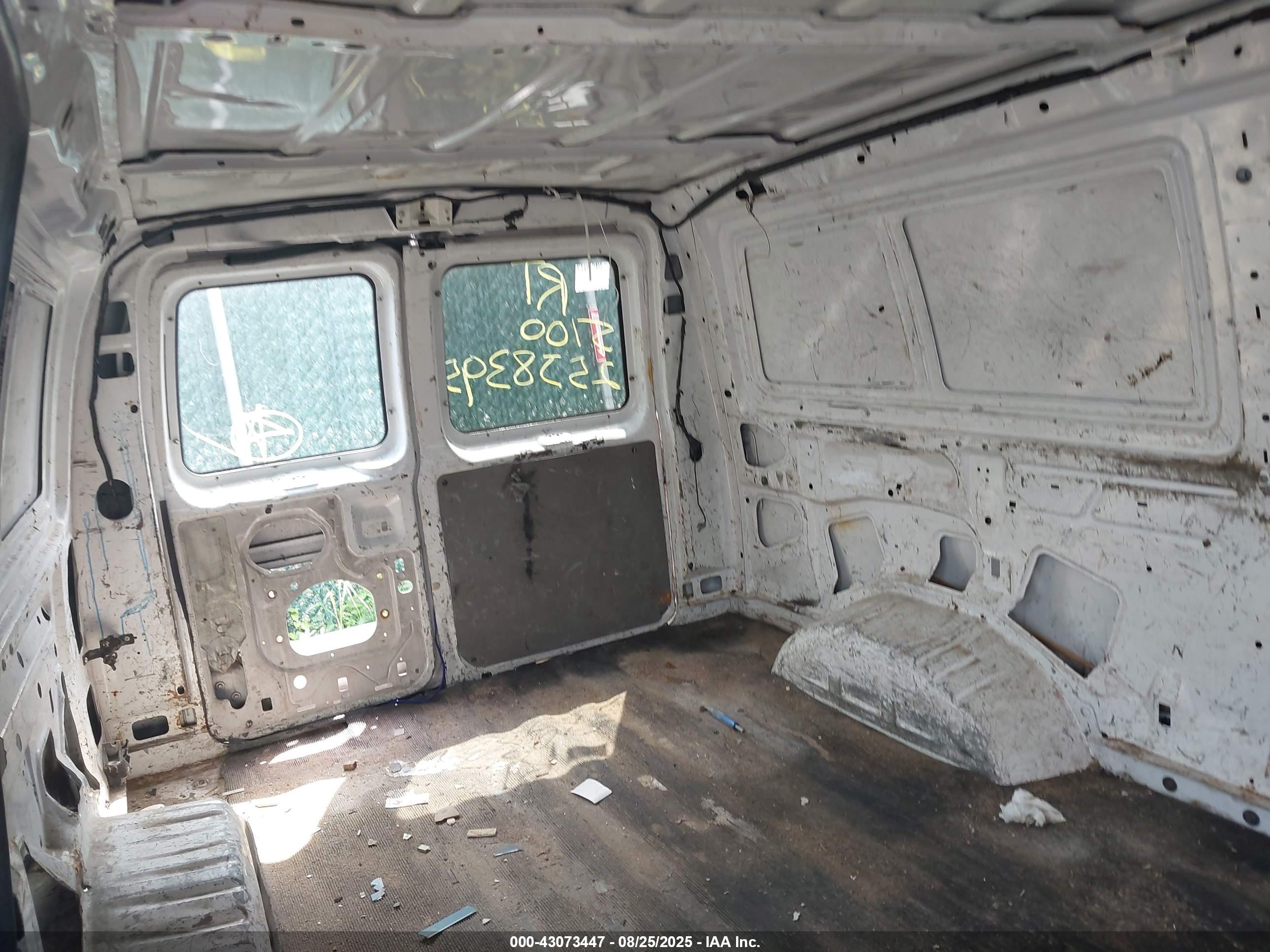 FORD E-250 image 8