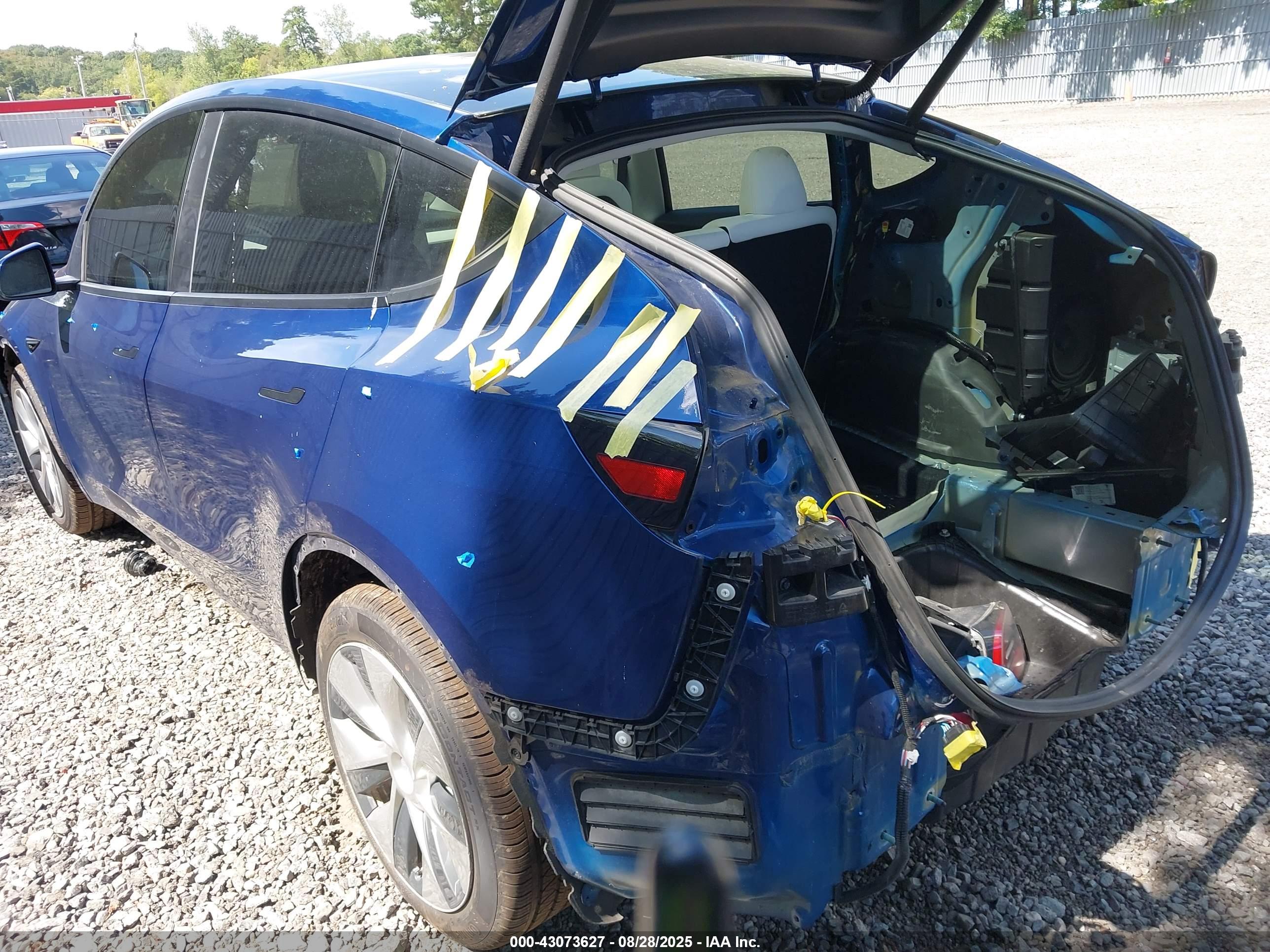 TESLA MODEL image 3