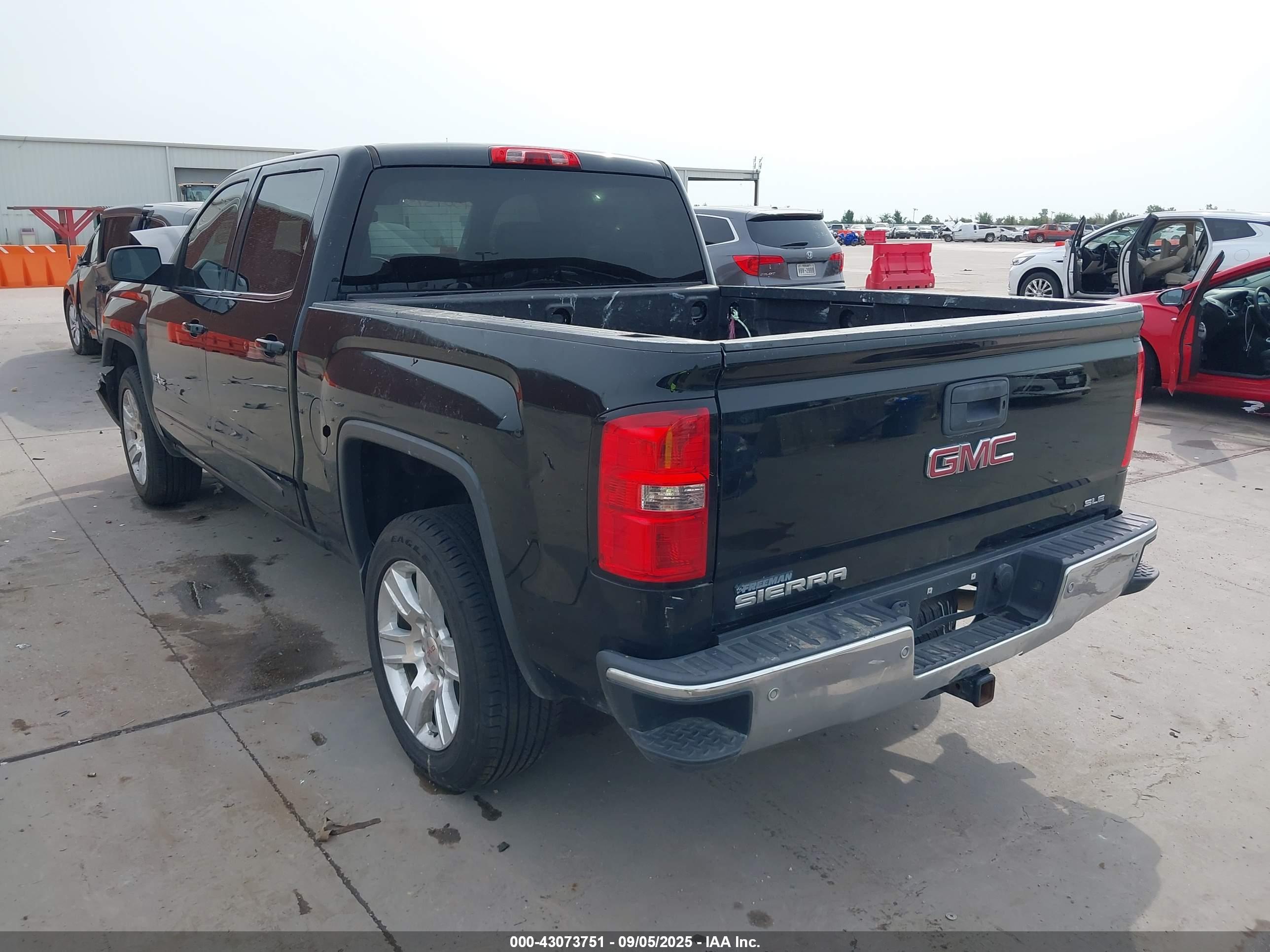 GMC SIERRA image 3