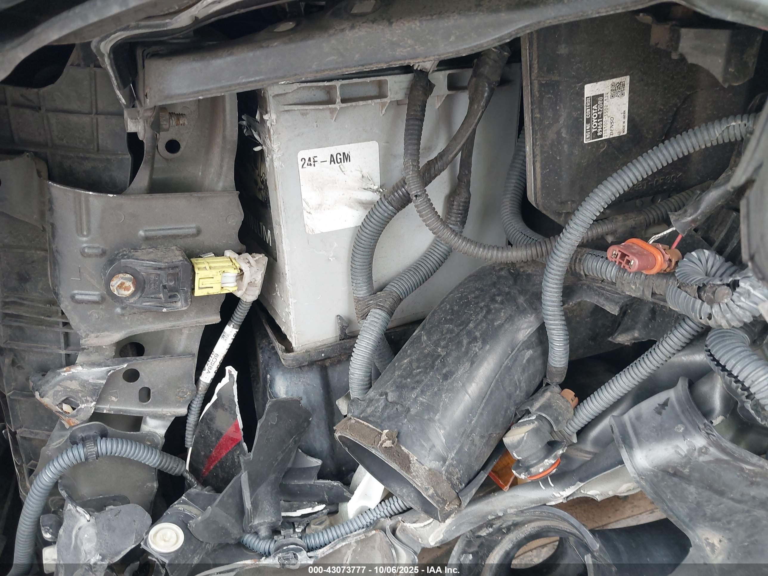 TOYOTA RAV4 image 10