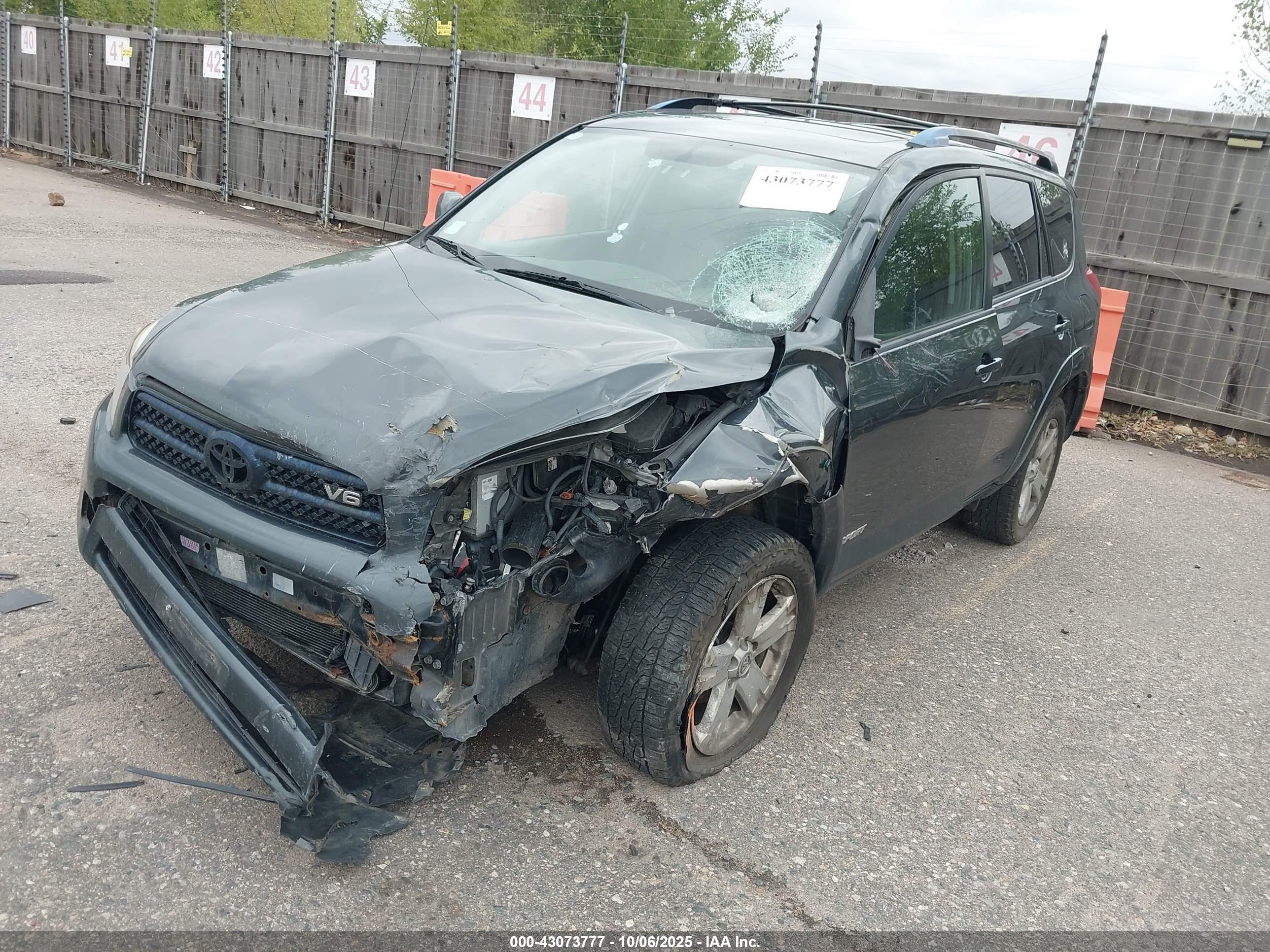 TOYOTA RAV4 image 2