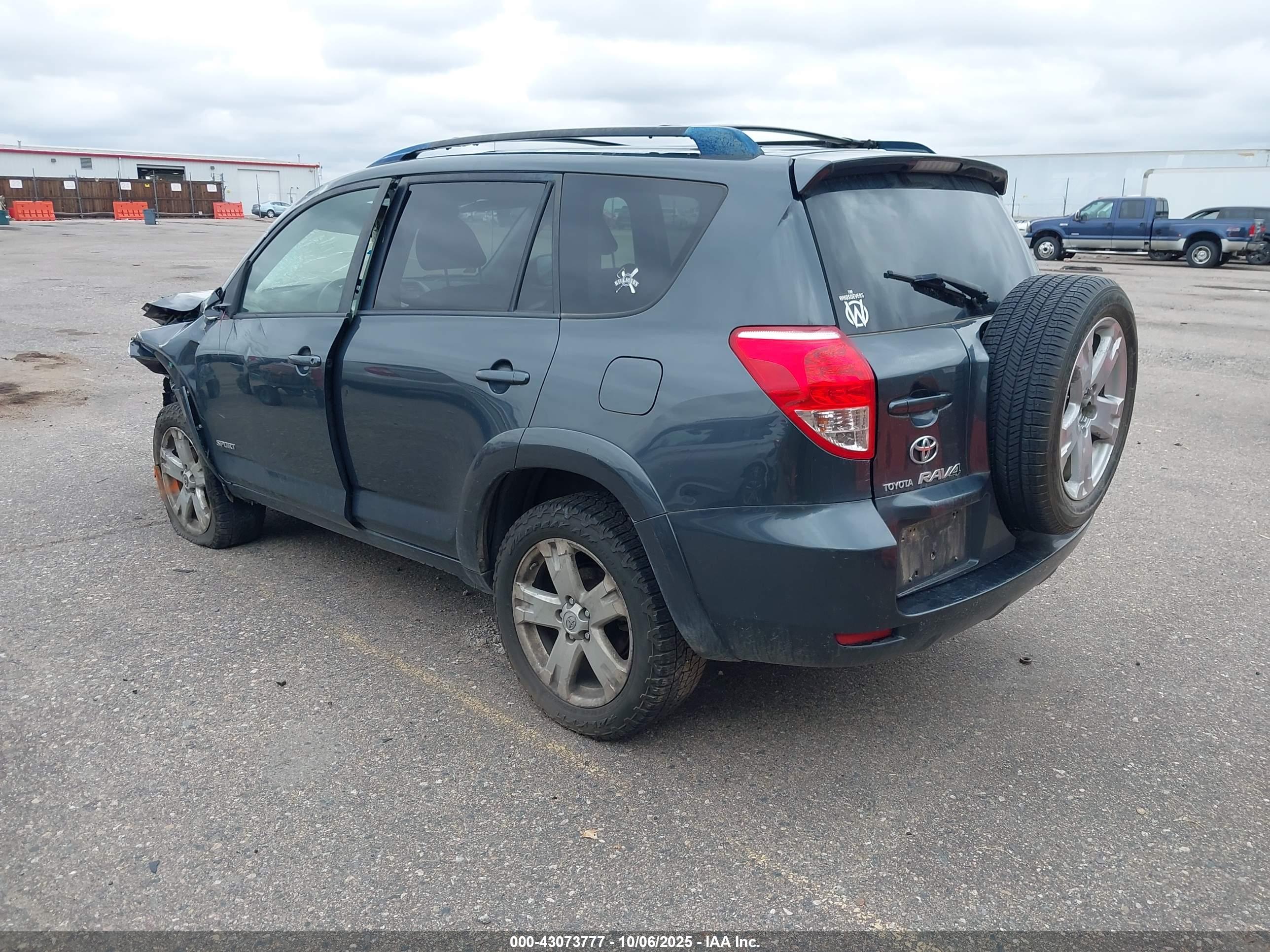 TOYOTA RAV4 image 3