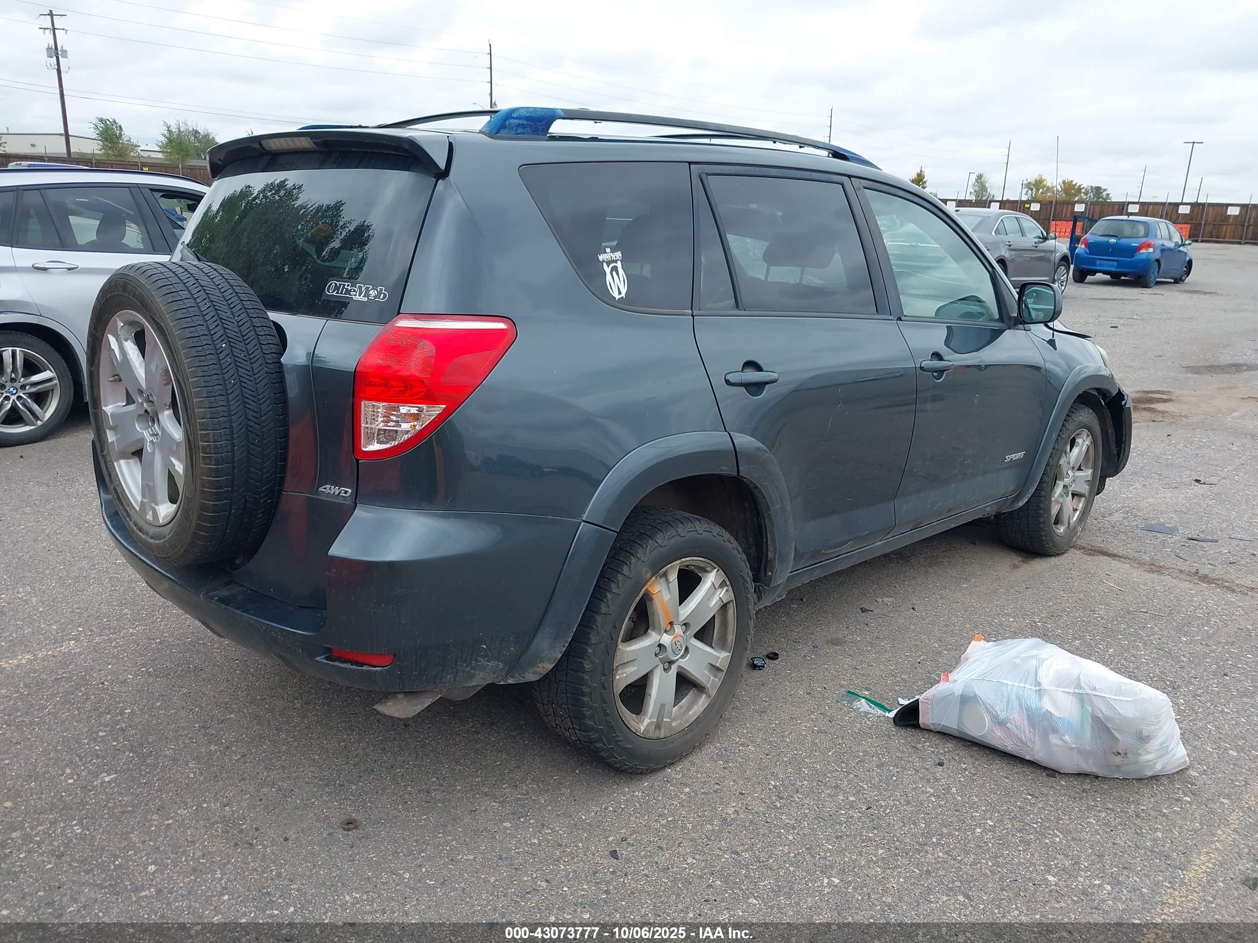 TOYOTA RAV4 image 4