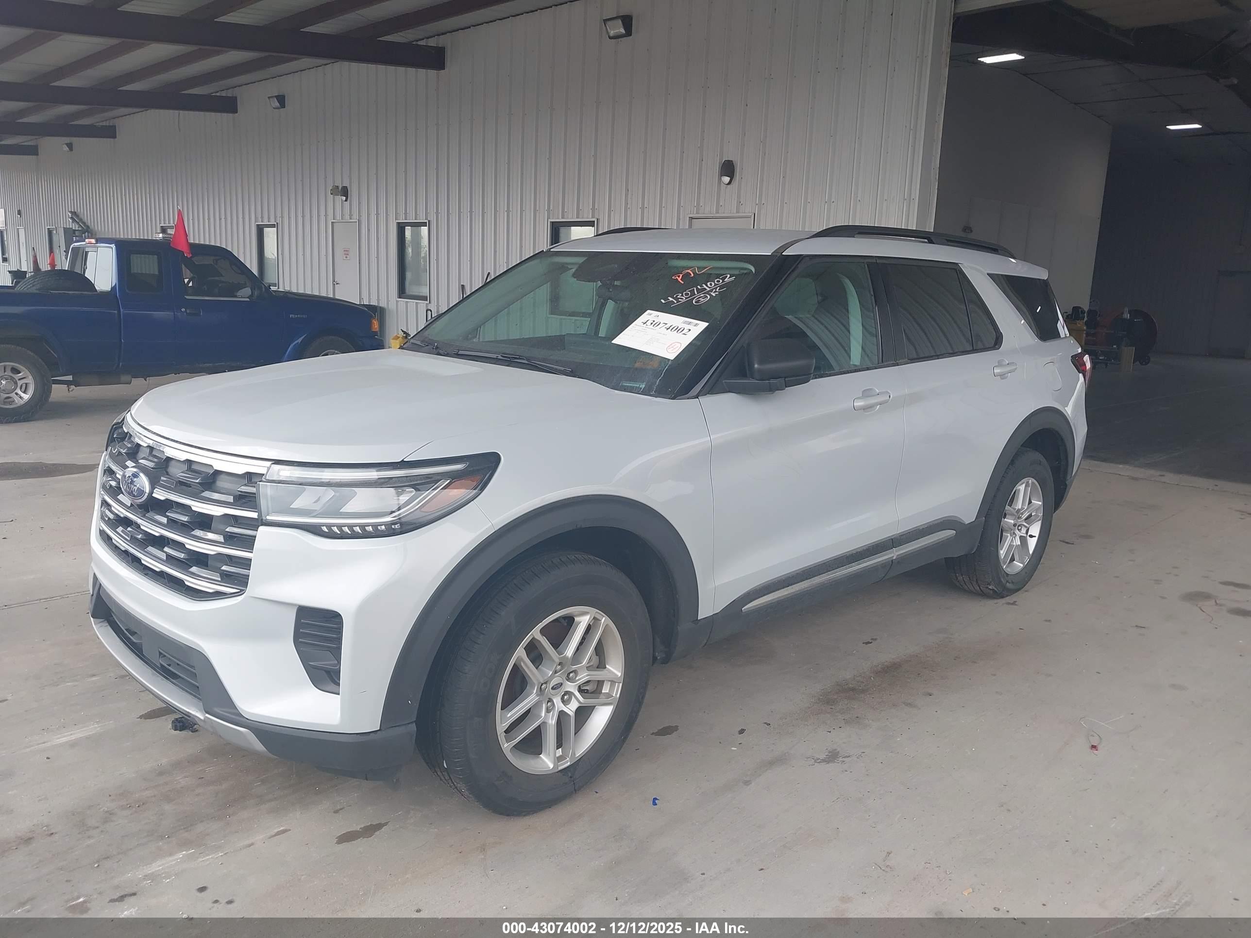 FORD EXPLORER image 2