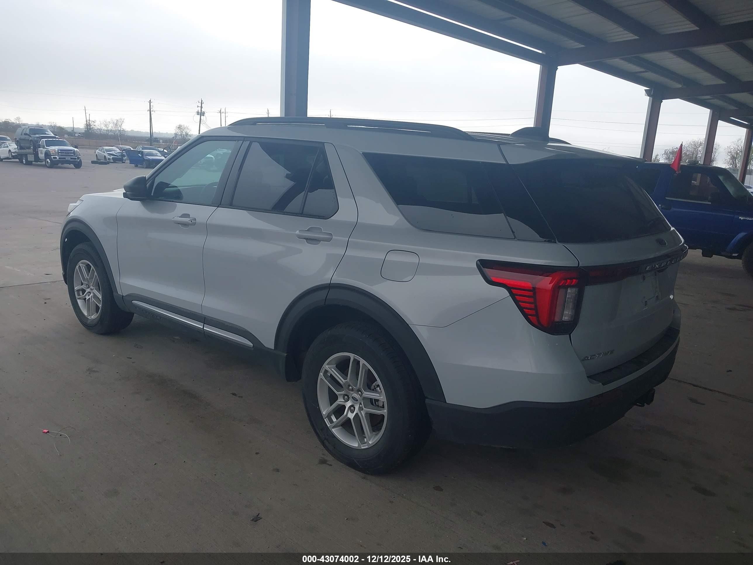 FORD EXPLORER image 3