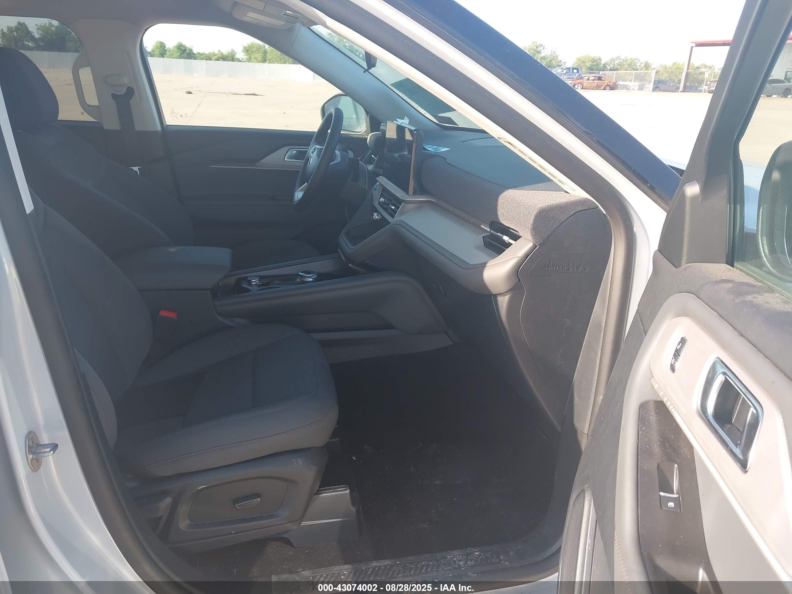 FORD EXPLORER image 5