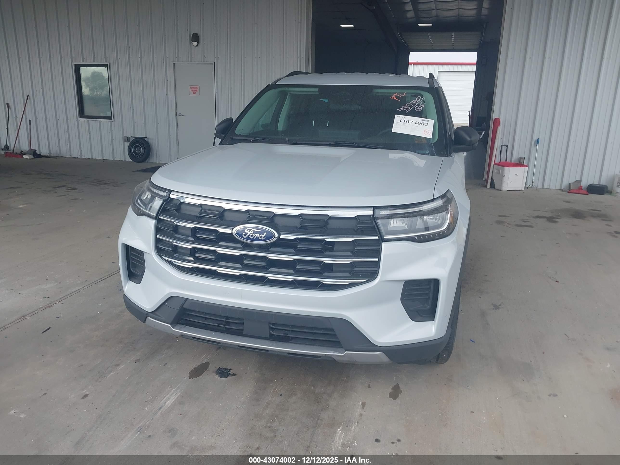 FORD EXPLORER image 6