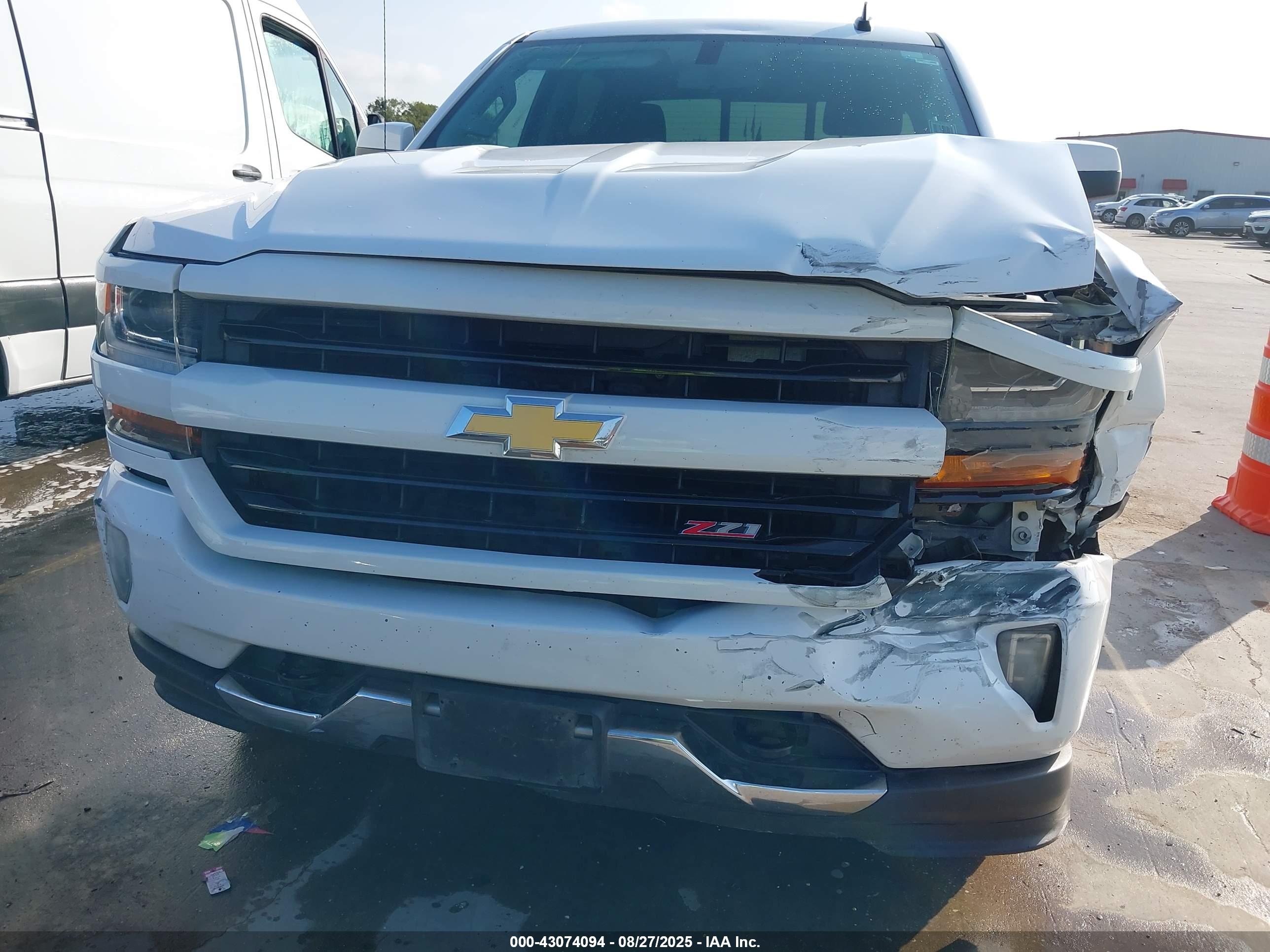 CHEVROLET SILVERADO image 6