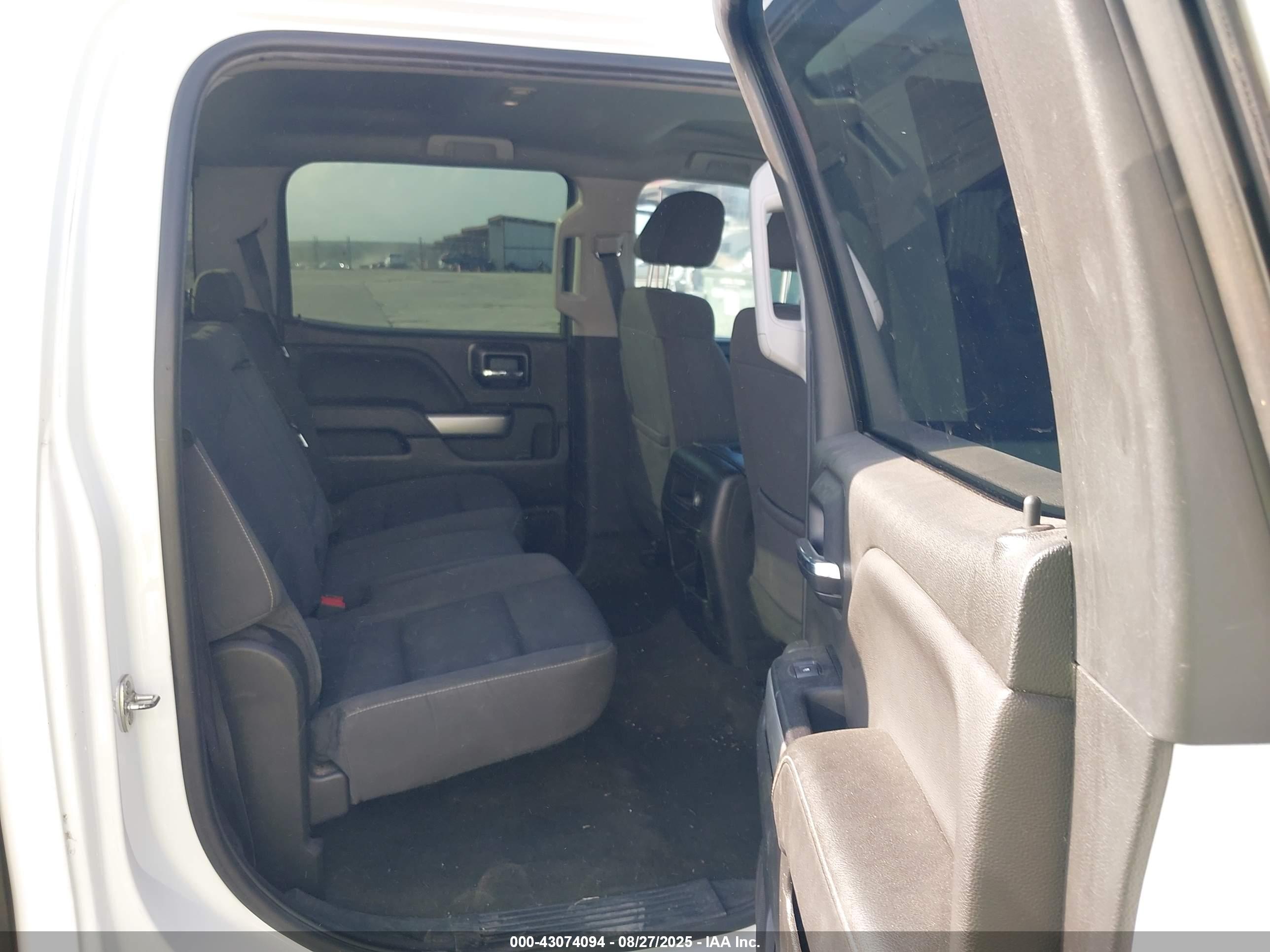 CHEVROLET SILVERADO image 8