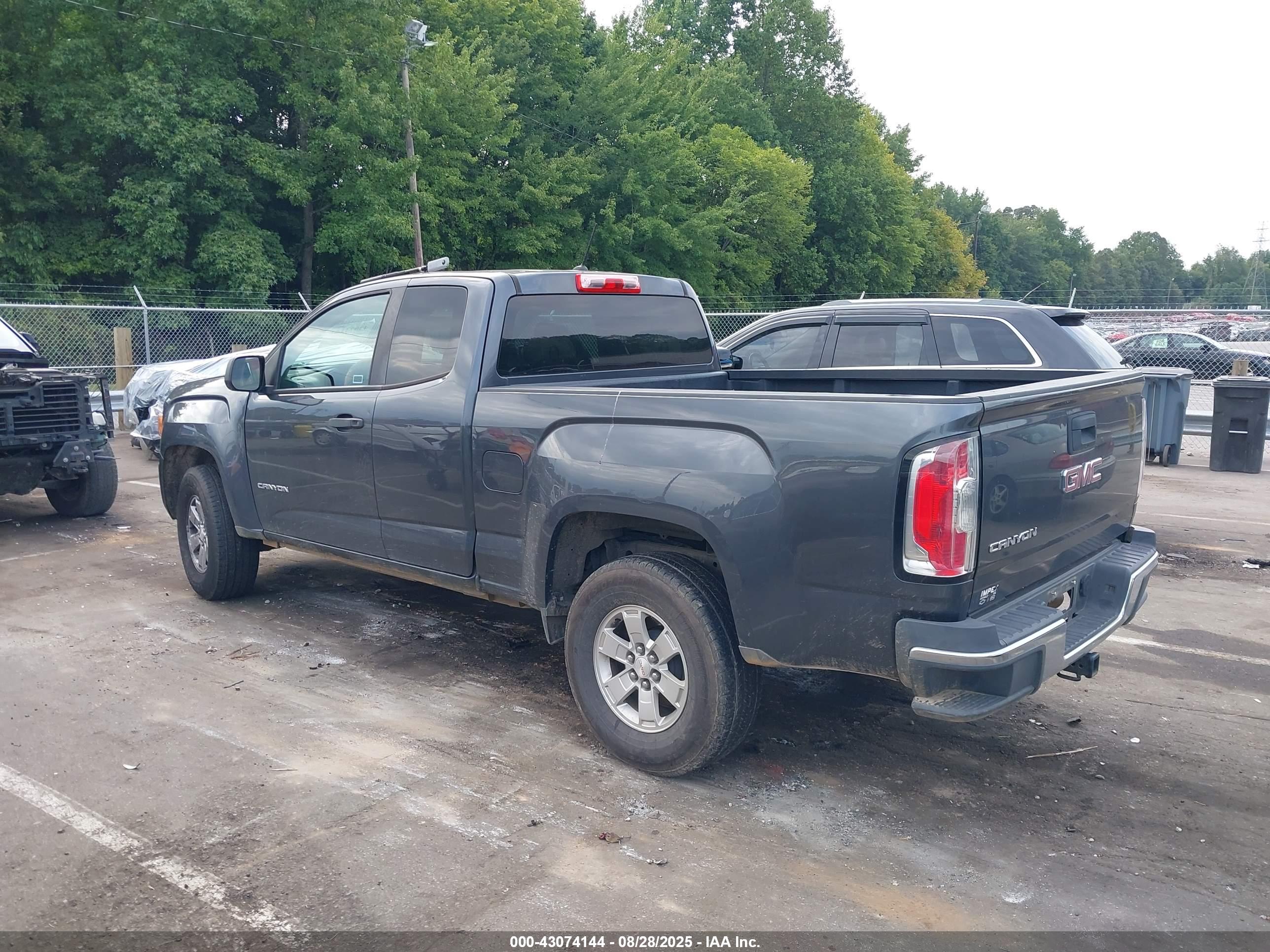 GMC CANYON image 3
