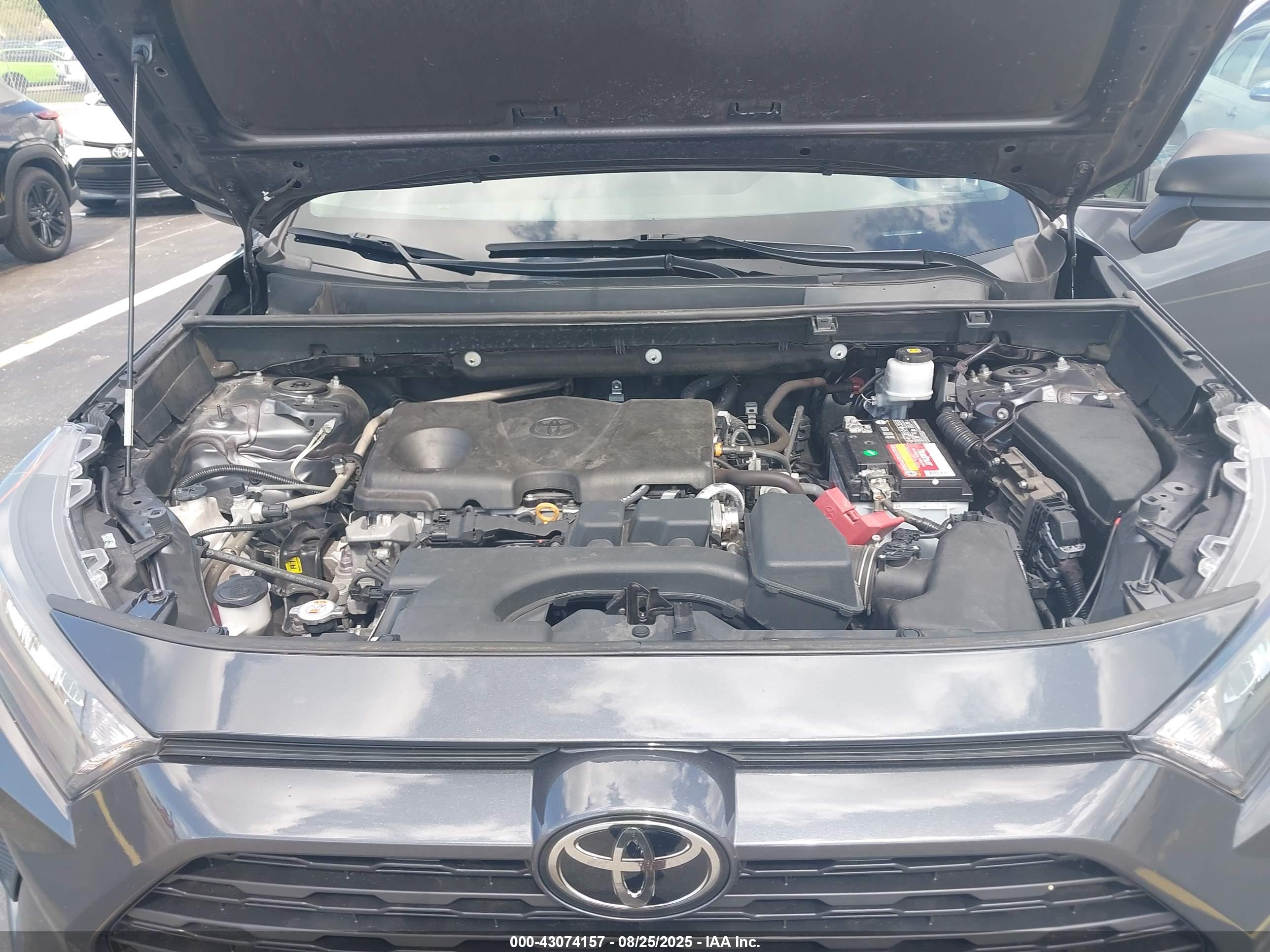TOYOTA RAV4 image 10