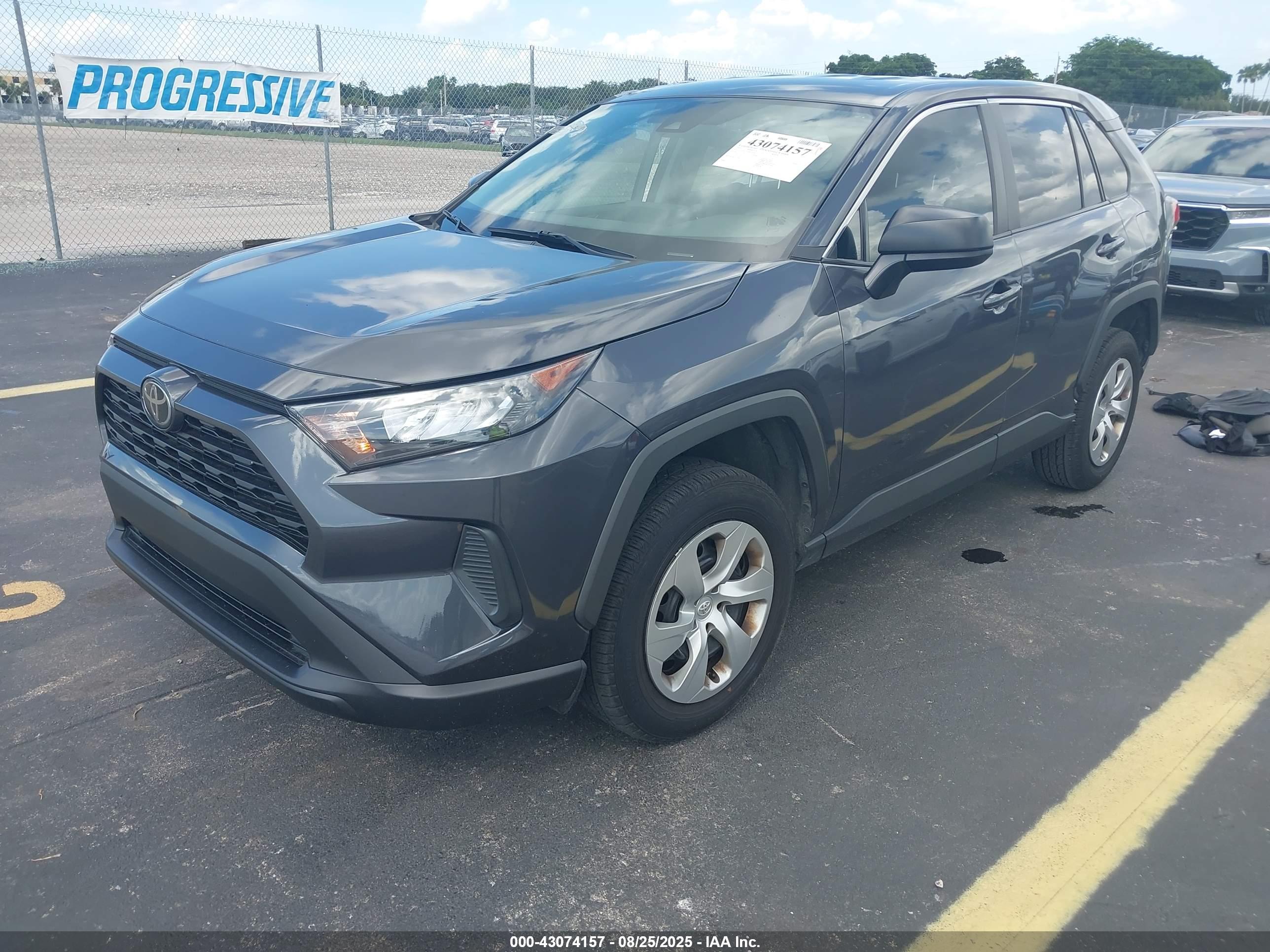 TOYOTA RAV4 image 2