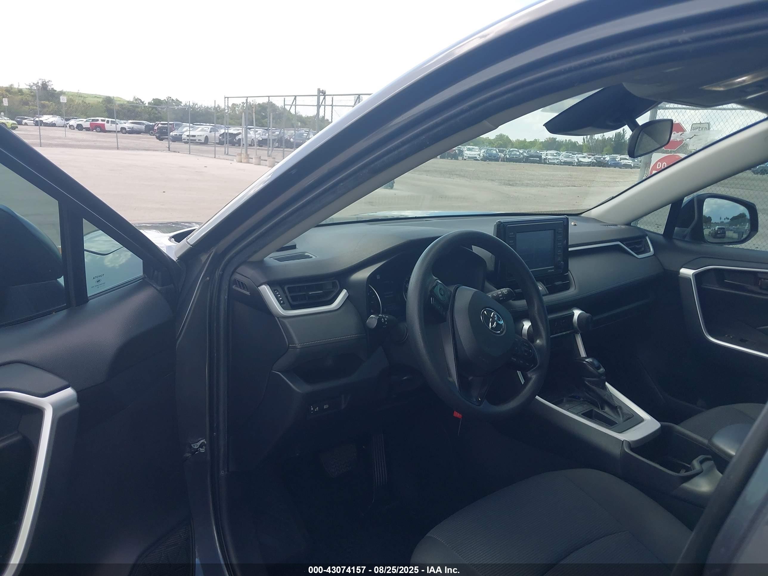 TOYOTA RAV4 image 5