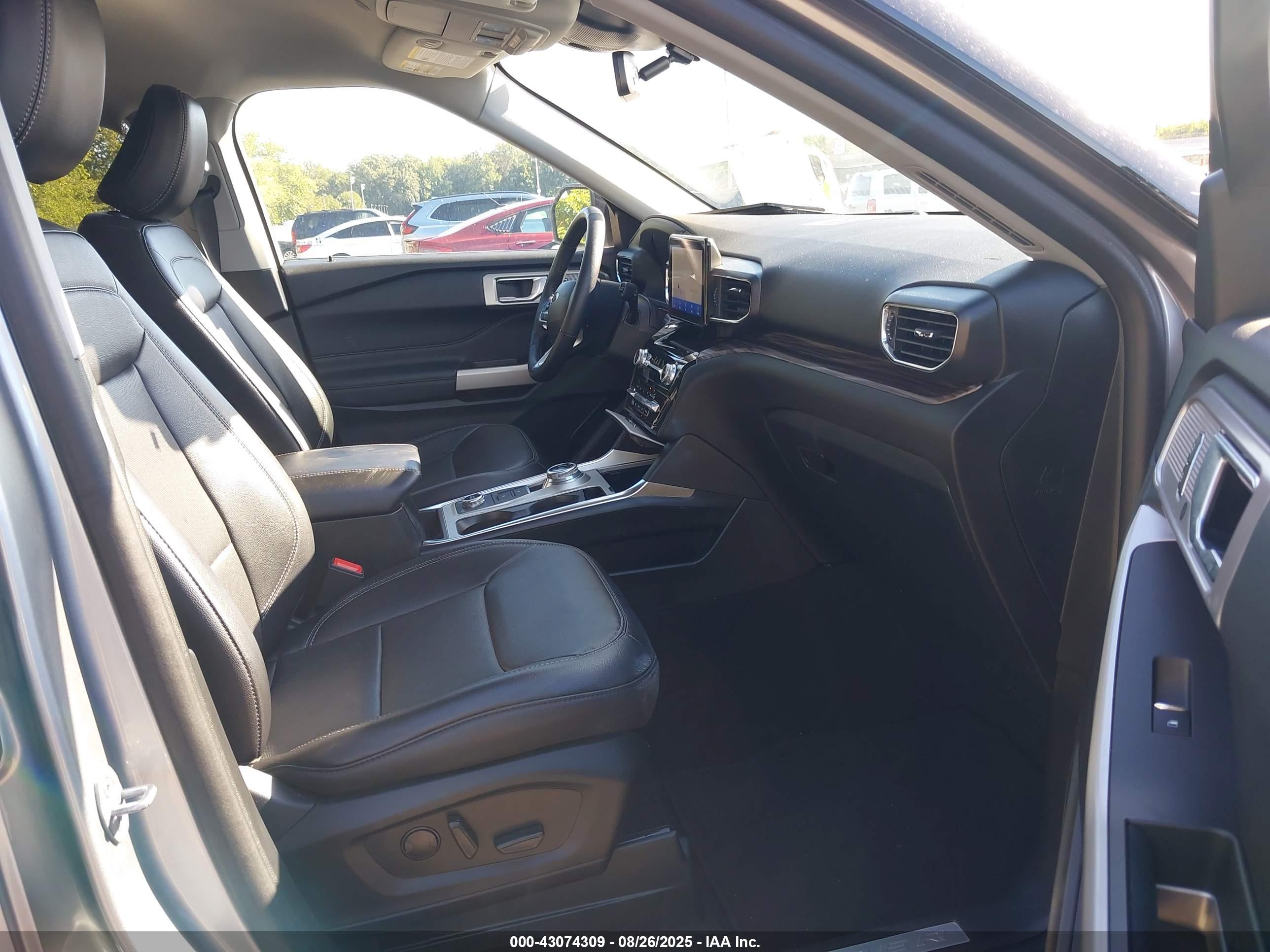 FORD EXPLORER image 5