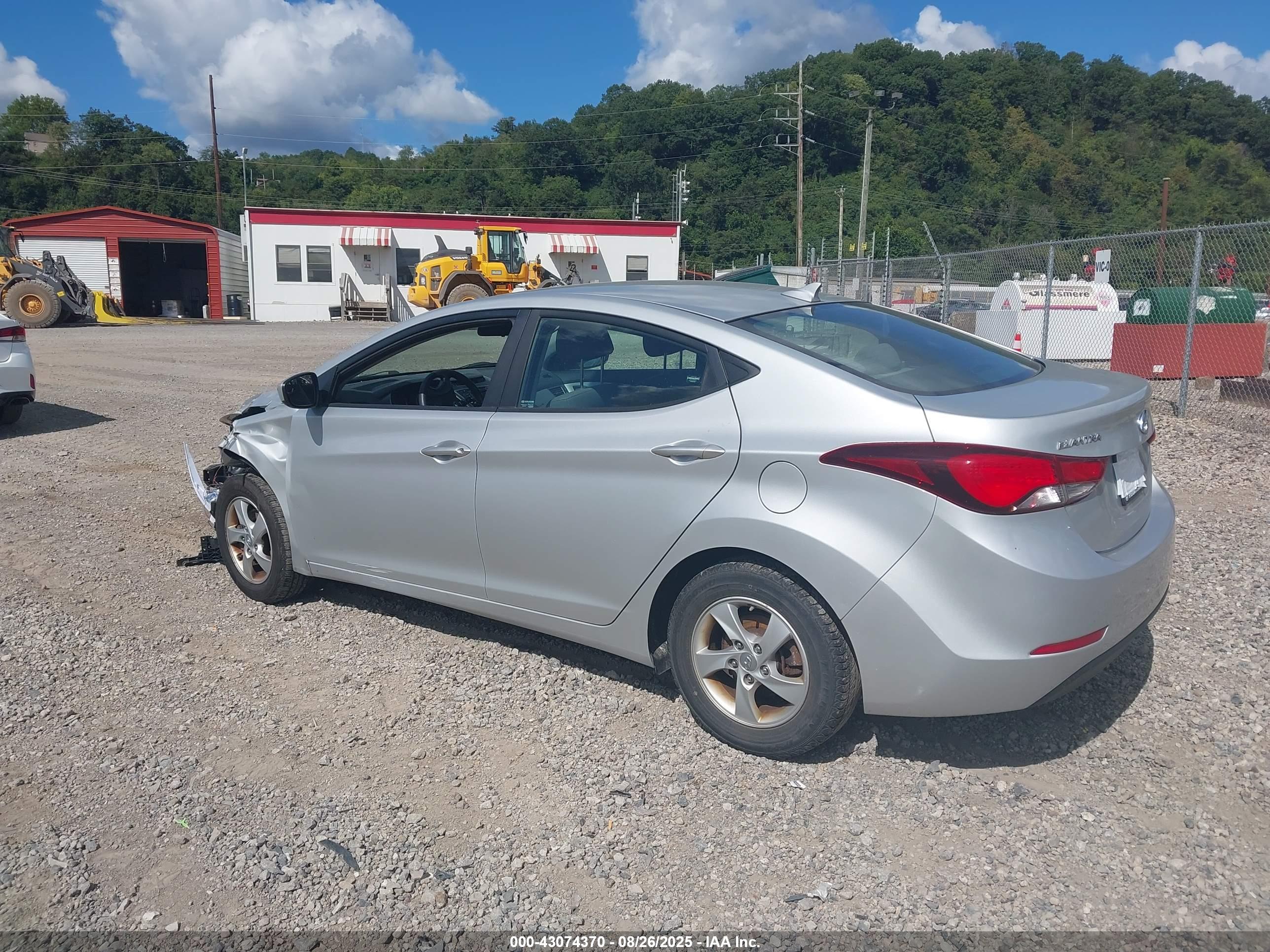 HYUNDAI ELANTRA image 3
