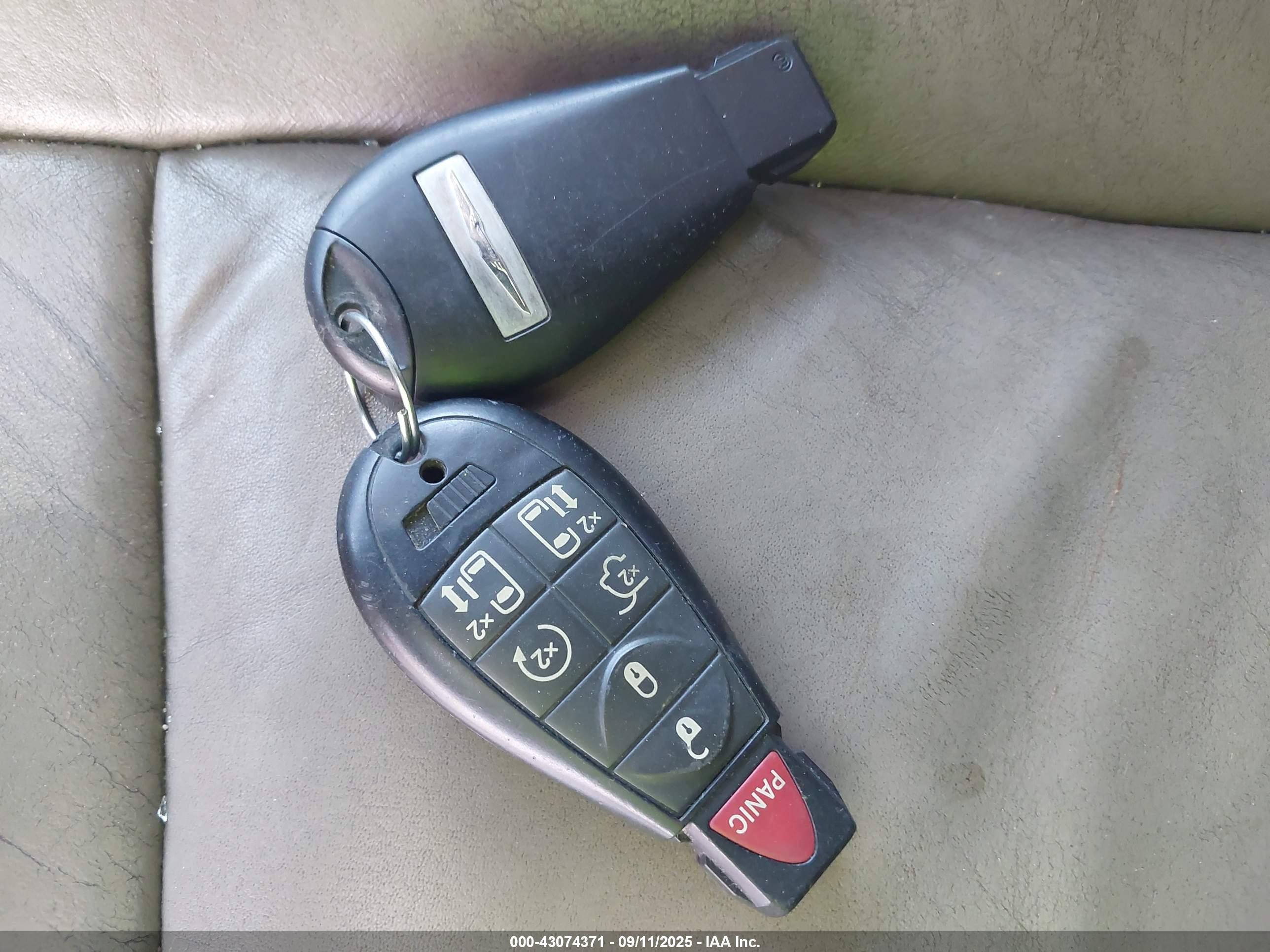CHRYSLER TOWN image 11