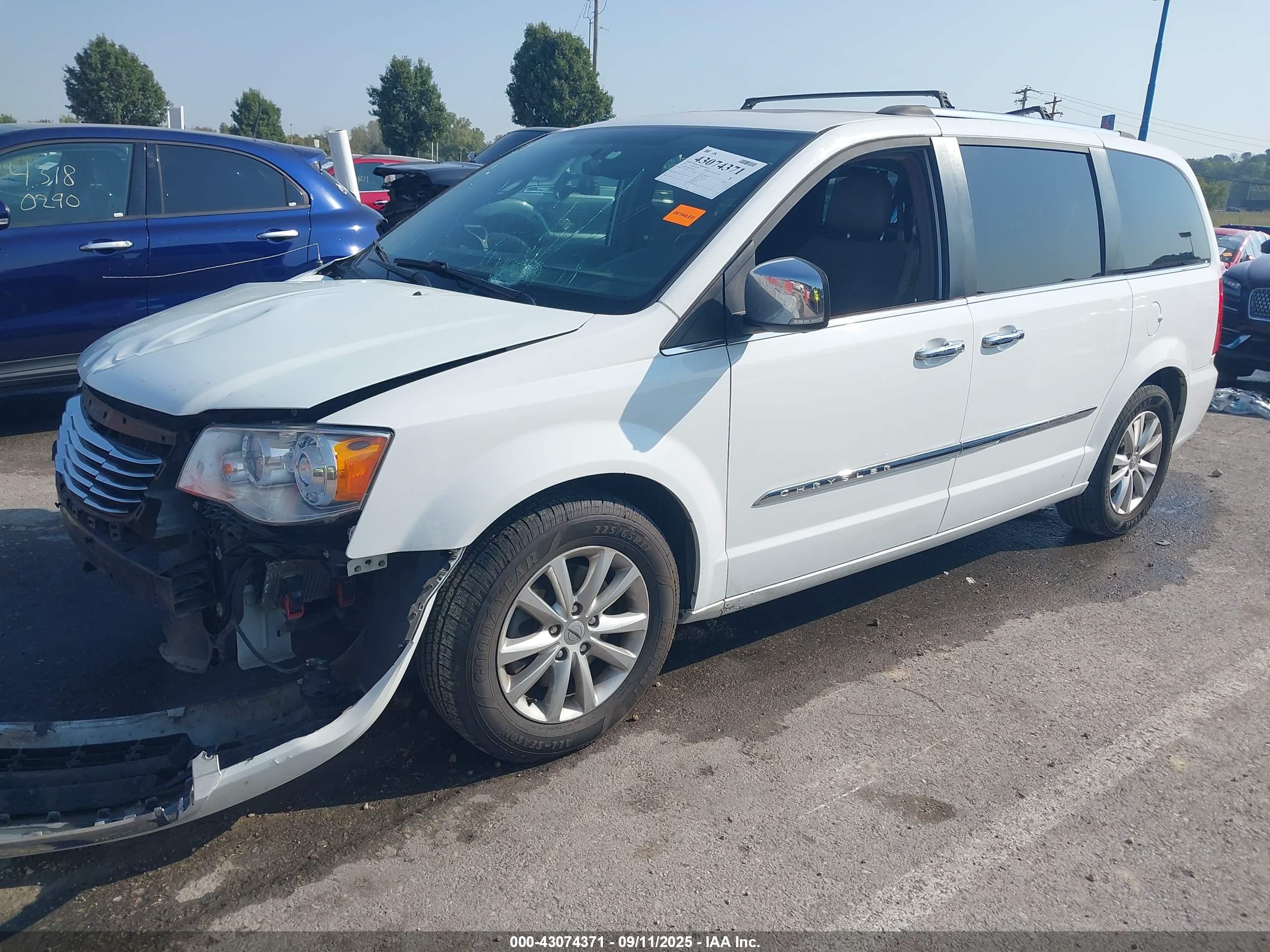 CHRYSLER TOWN image 2