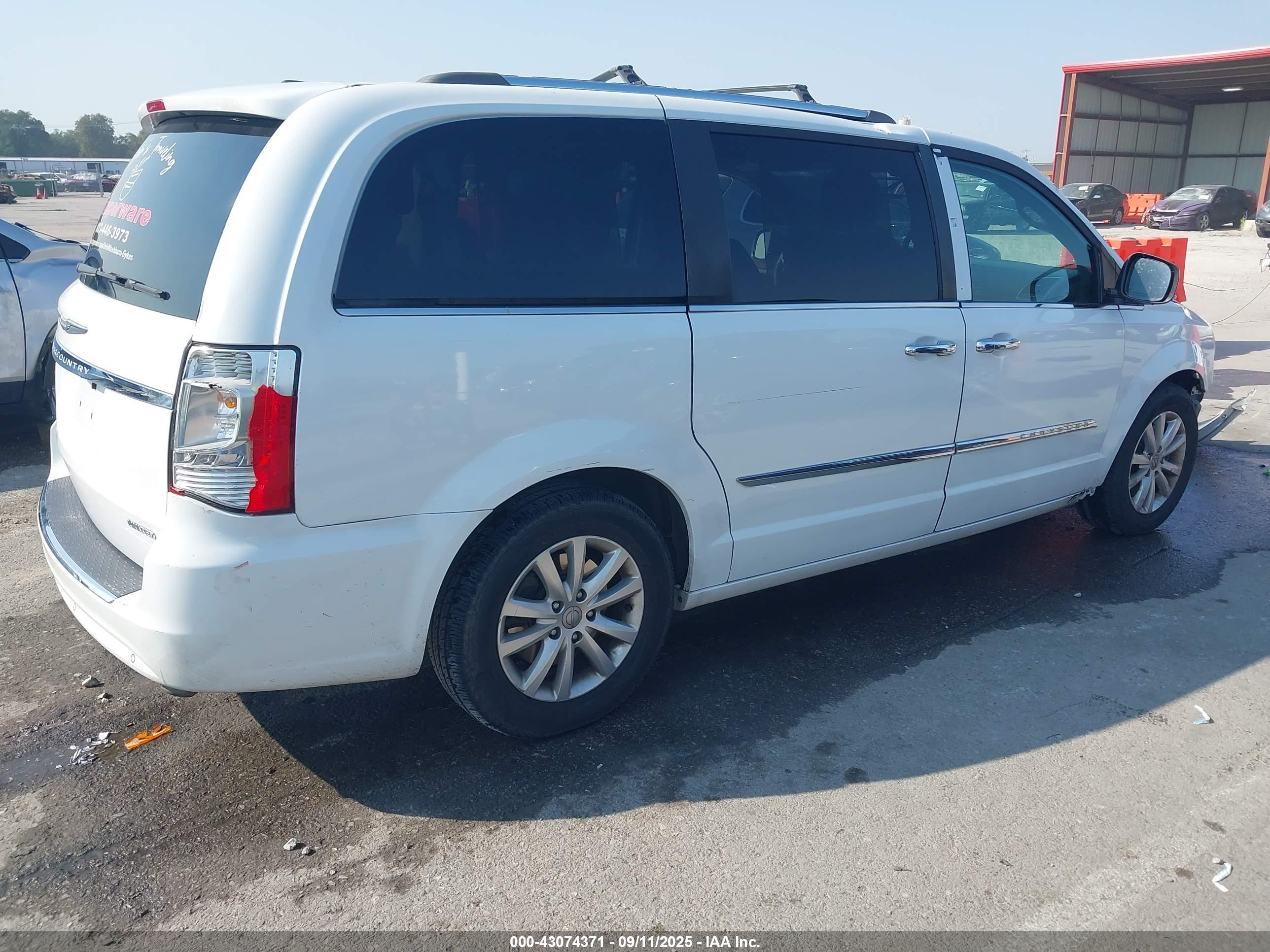 CHRYSLER TOWN image 4