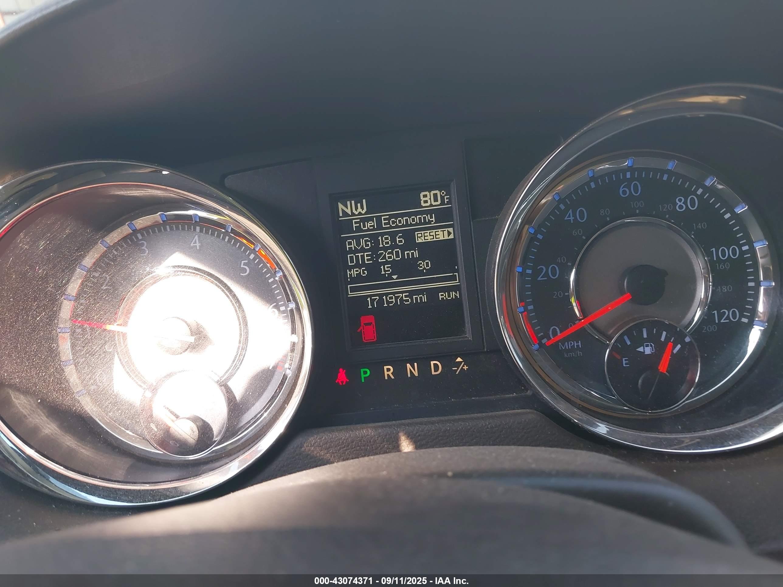 CHRYSLER TOWN image 7