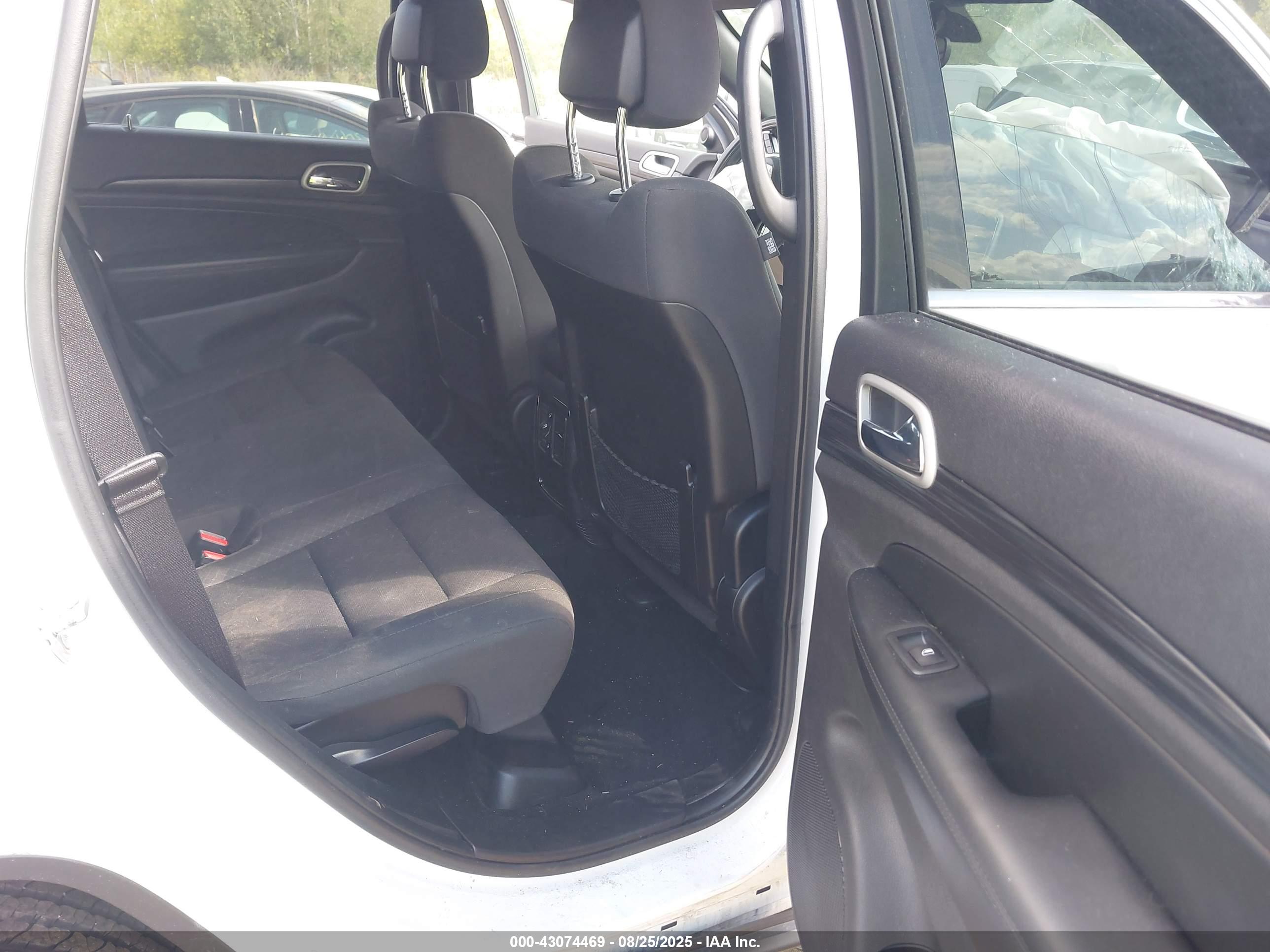 JEEP GRAND image 8