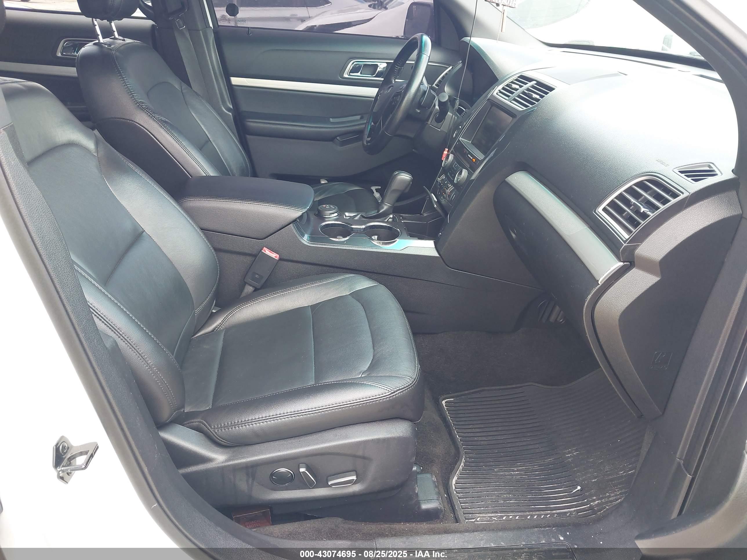 FORD EXPLORER image 5