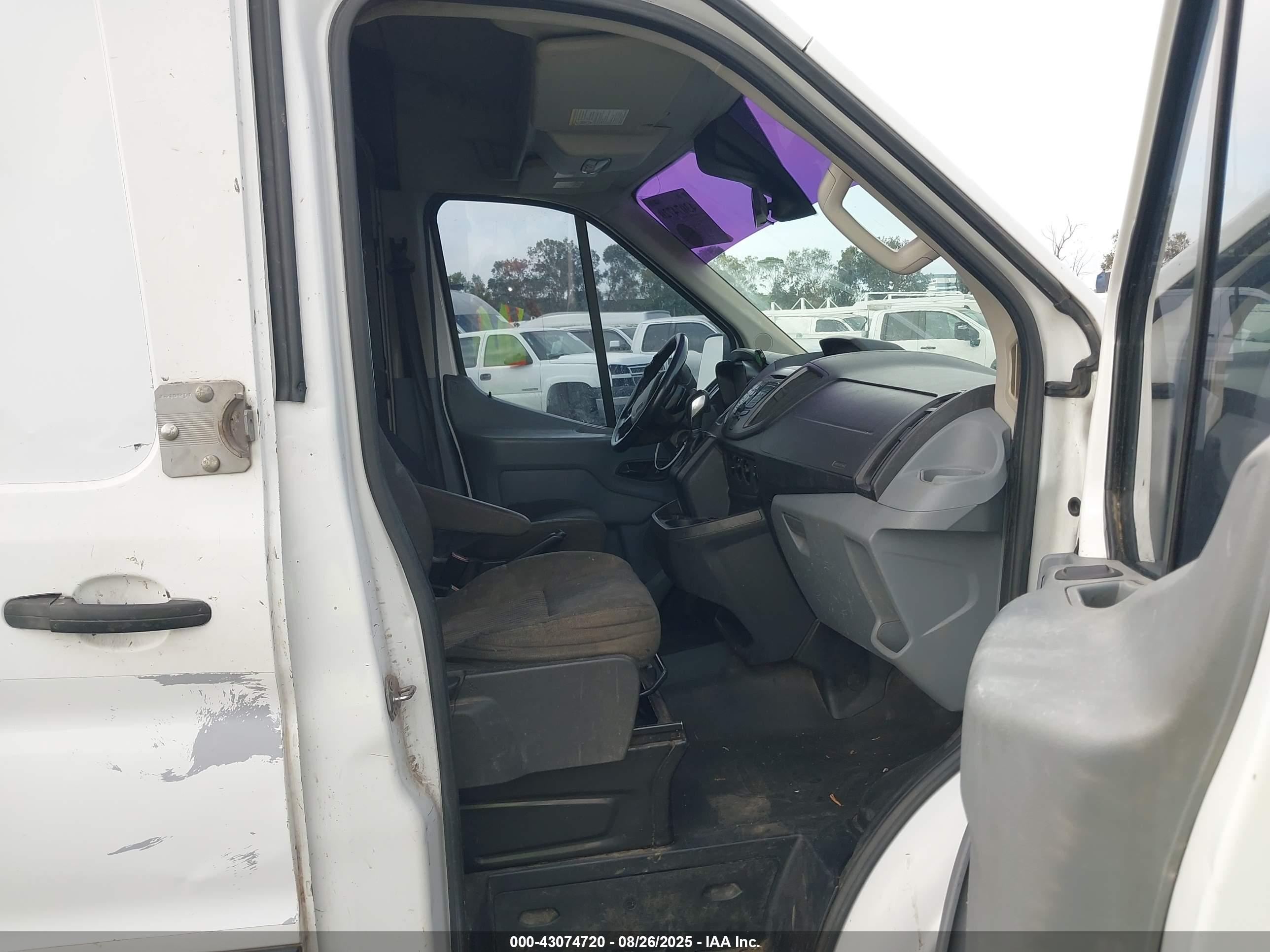 FORD TRANSIT-150 image 5