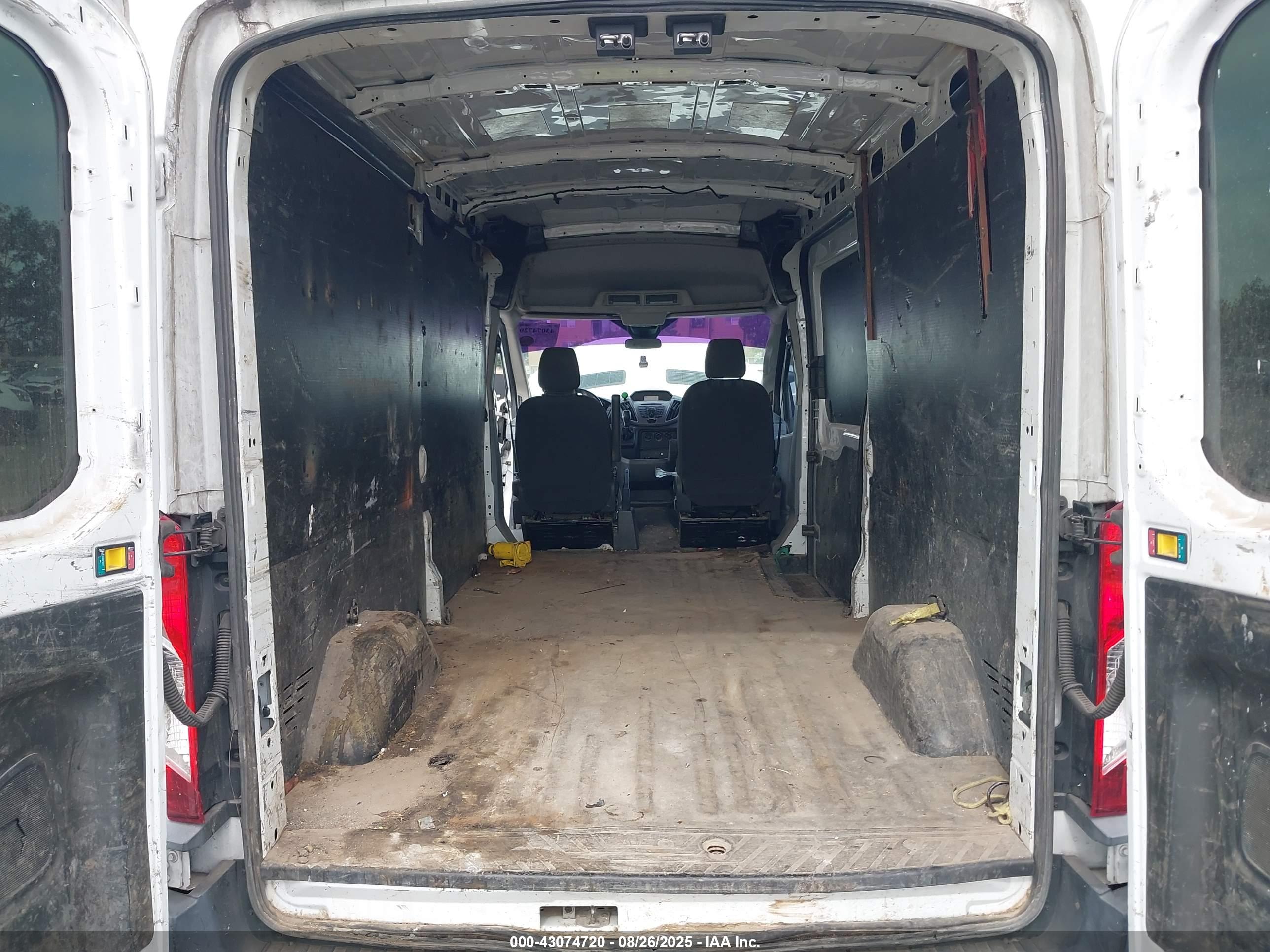FORD TRANSIT-150 image 8