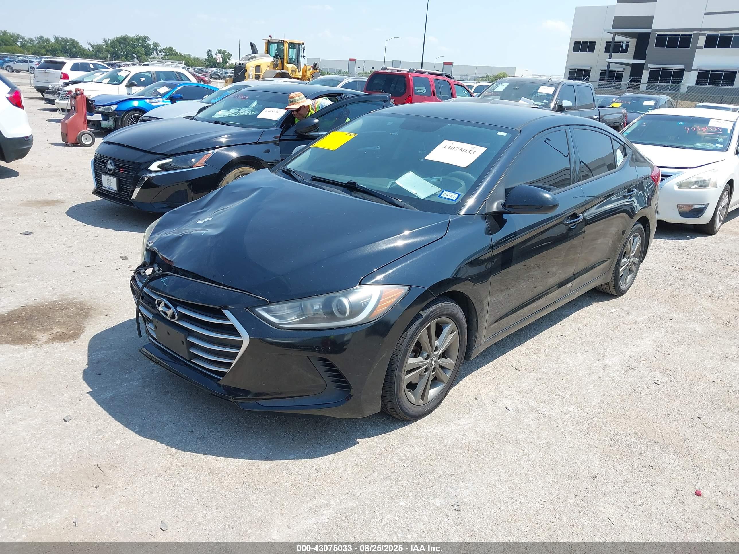 HYUNDAI ELANTRA image 2
