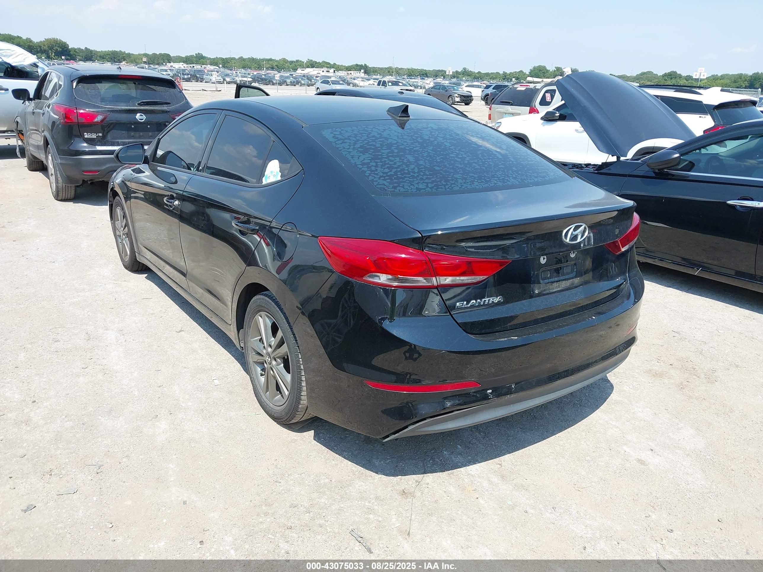 HYUNDAI ELANTRA image 3