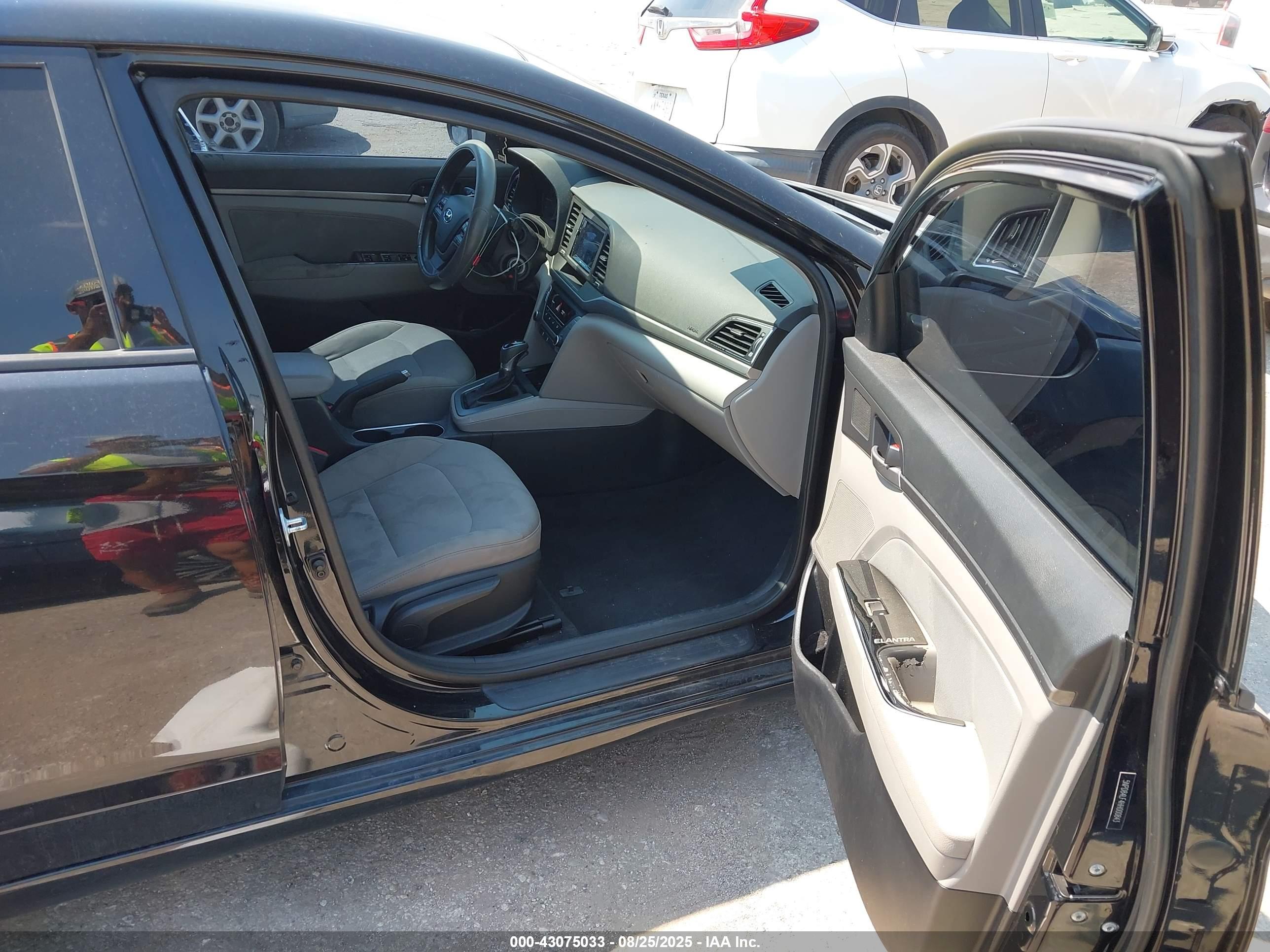 HYUNDAI ELANTRA image 5