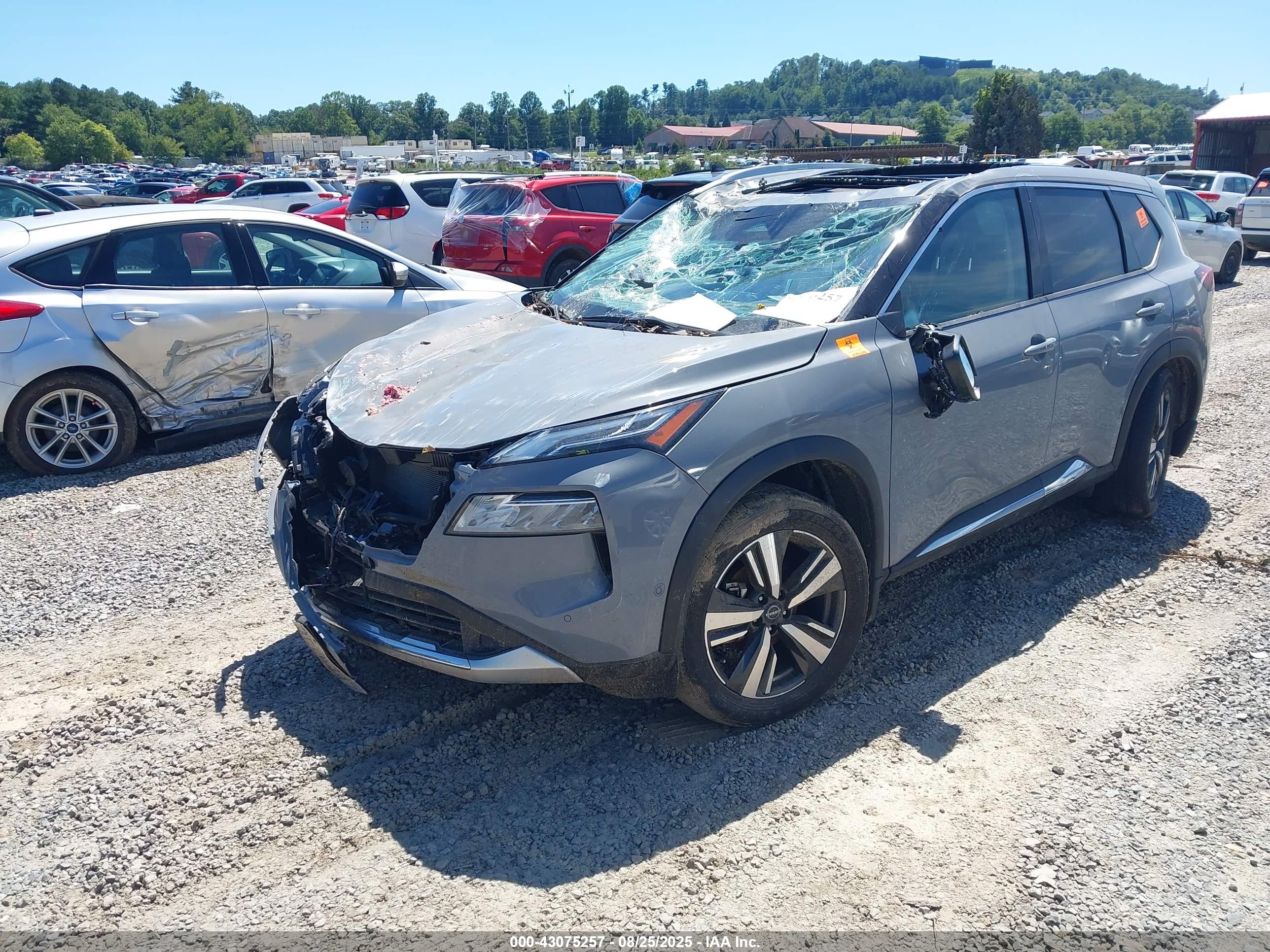 NISSAN ROGUE image 2